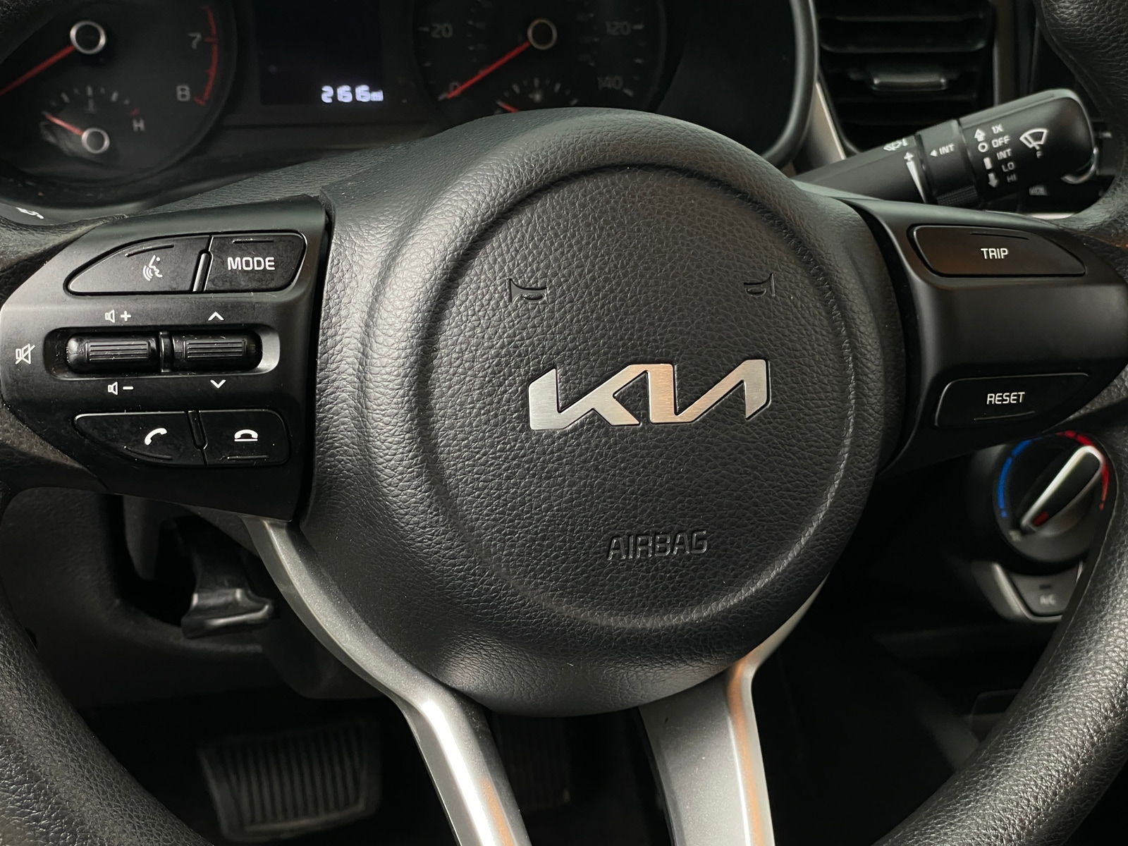 Thumbnail: 2023 Kia Rio - 5