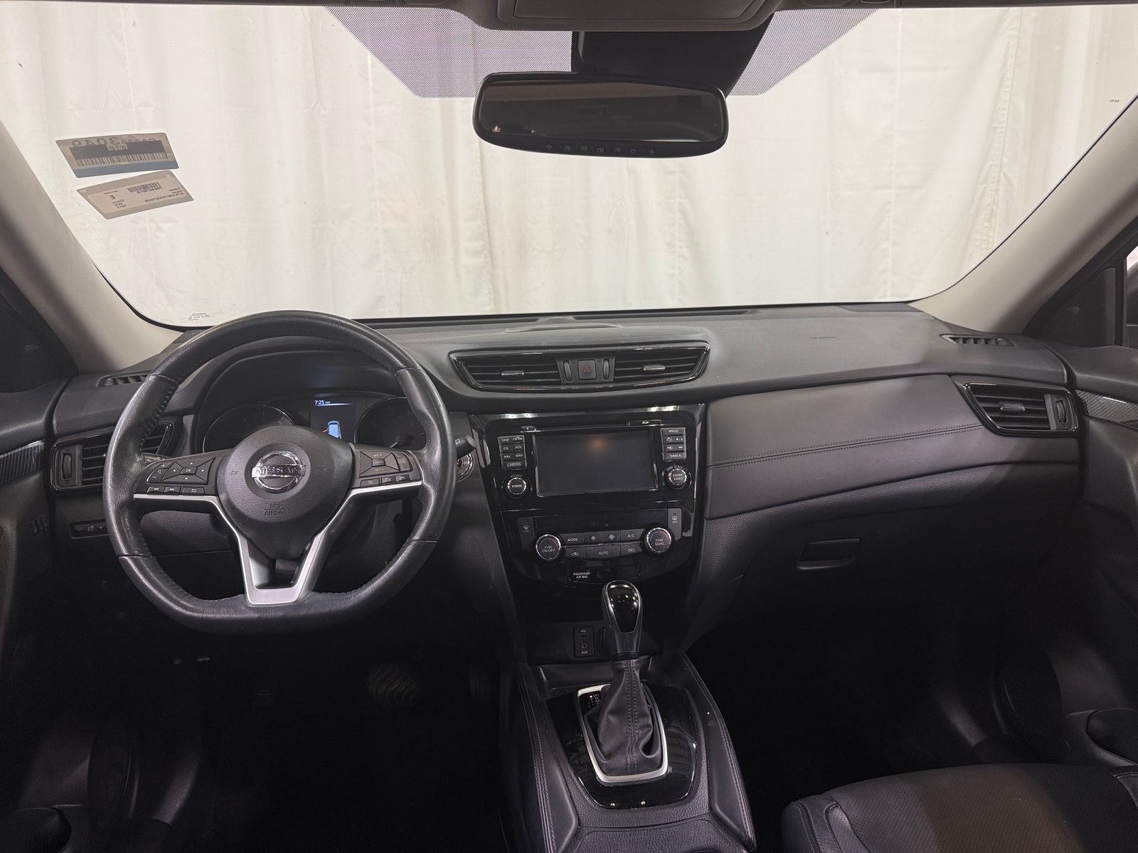 Thumbnail: 2017 Nissan Rogue - 2
