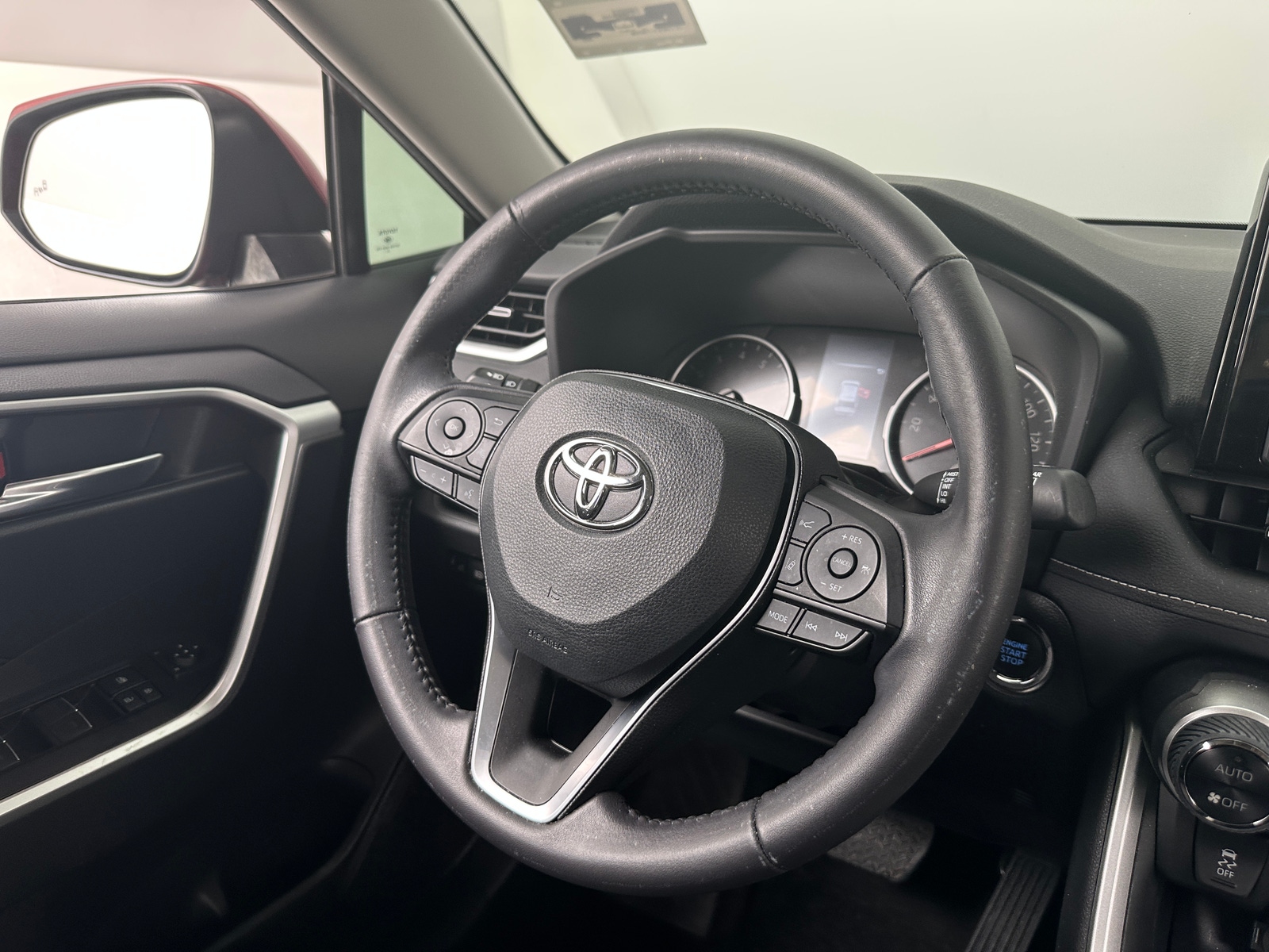 Thumbnail: 2022 Toyota RAV4 - 4