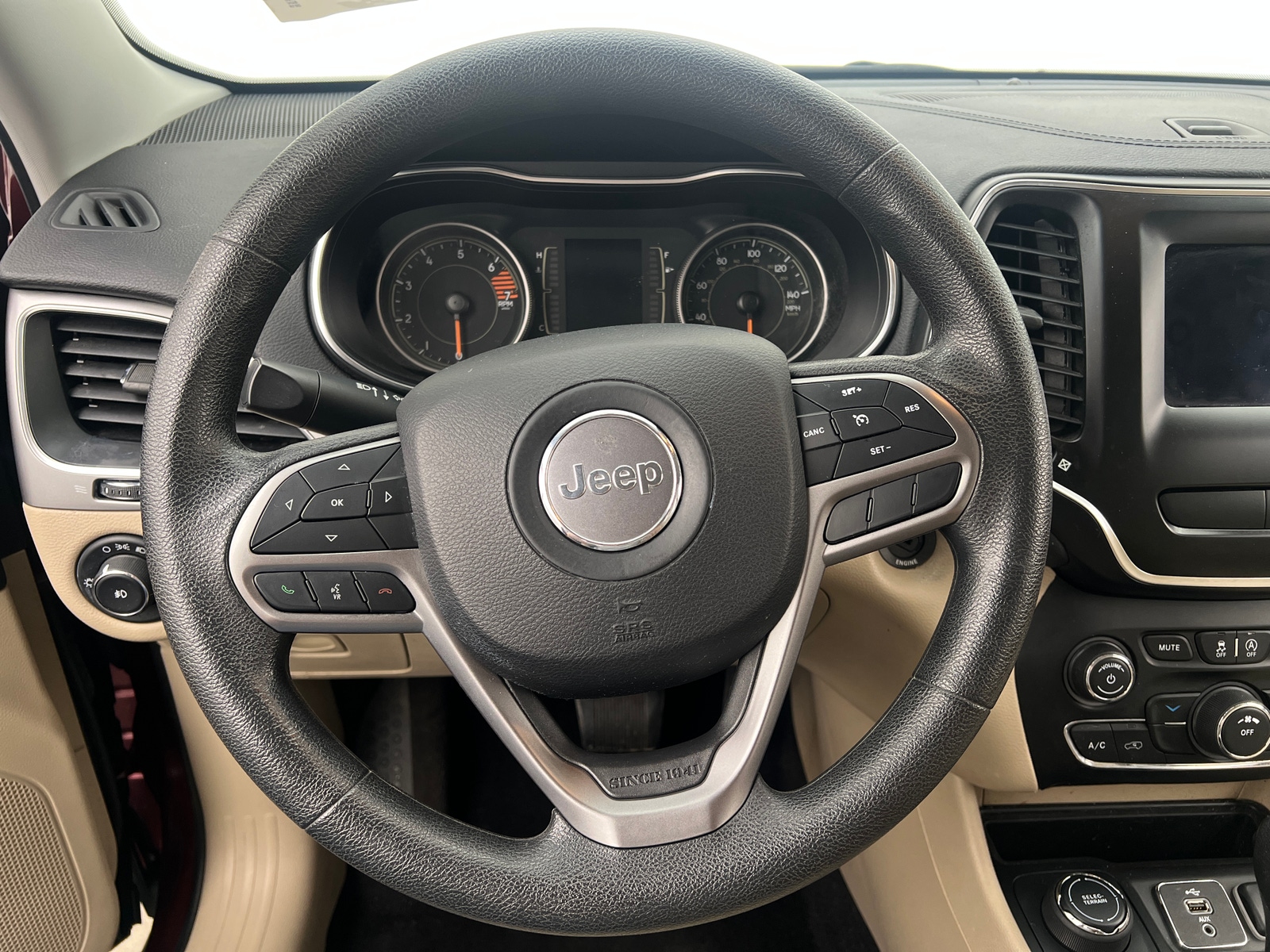 Thumbnail: 2019 Jeep Cherokee - 5