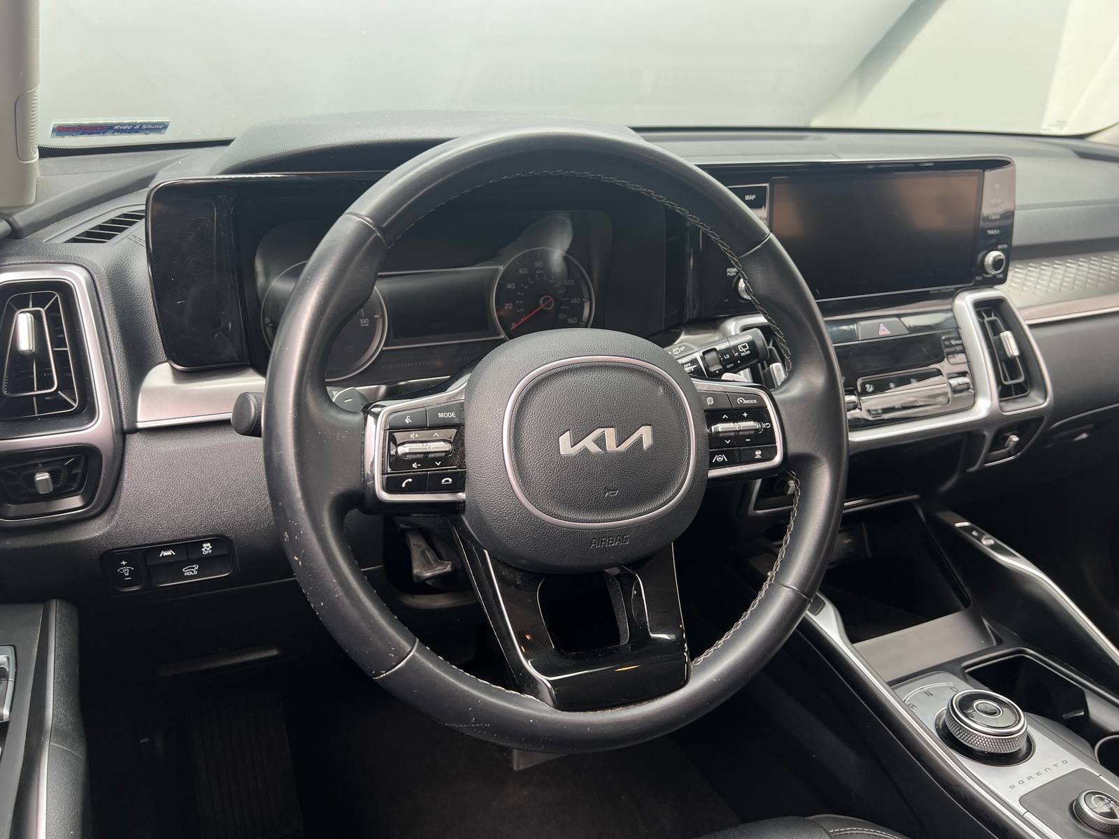Thumbnail: 2023 Kia Sorento - 4