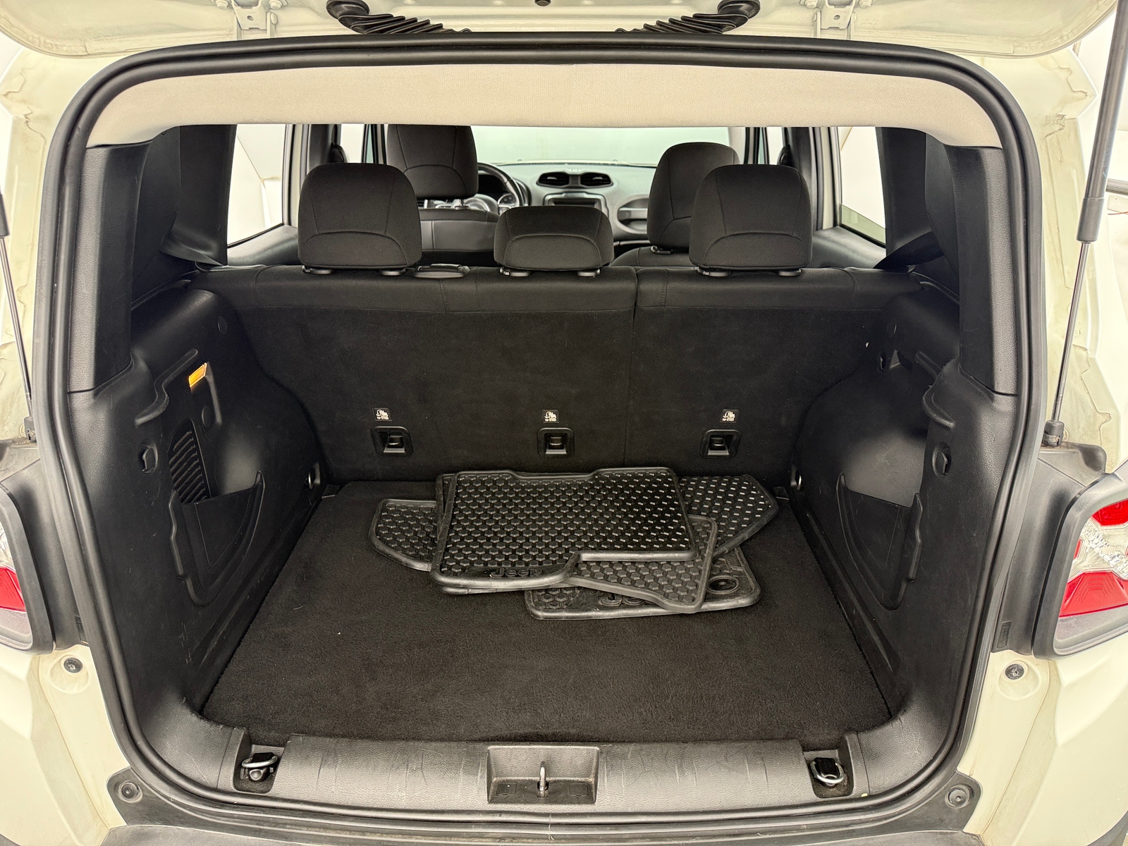 Thumbnail: 2020 Jeep Renegade - 7