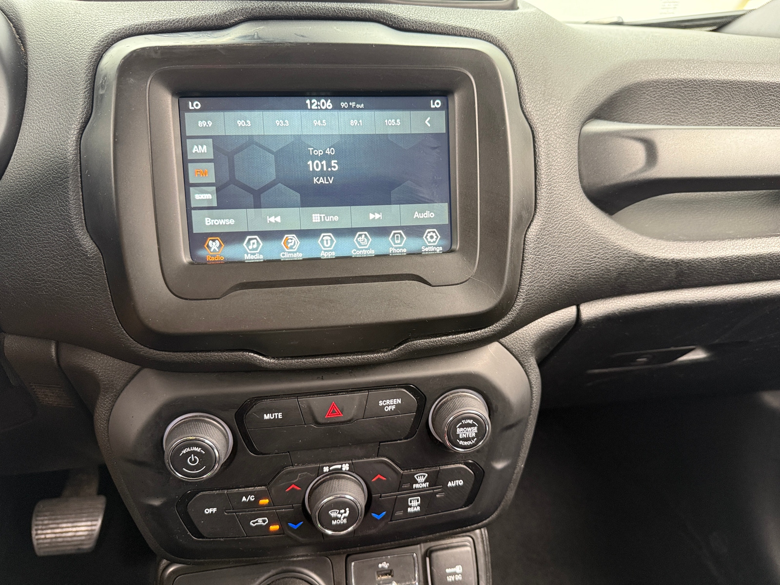 Thumbnail: 2020 Jeep Renegade - 4