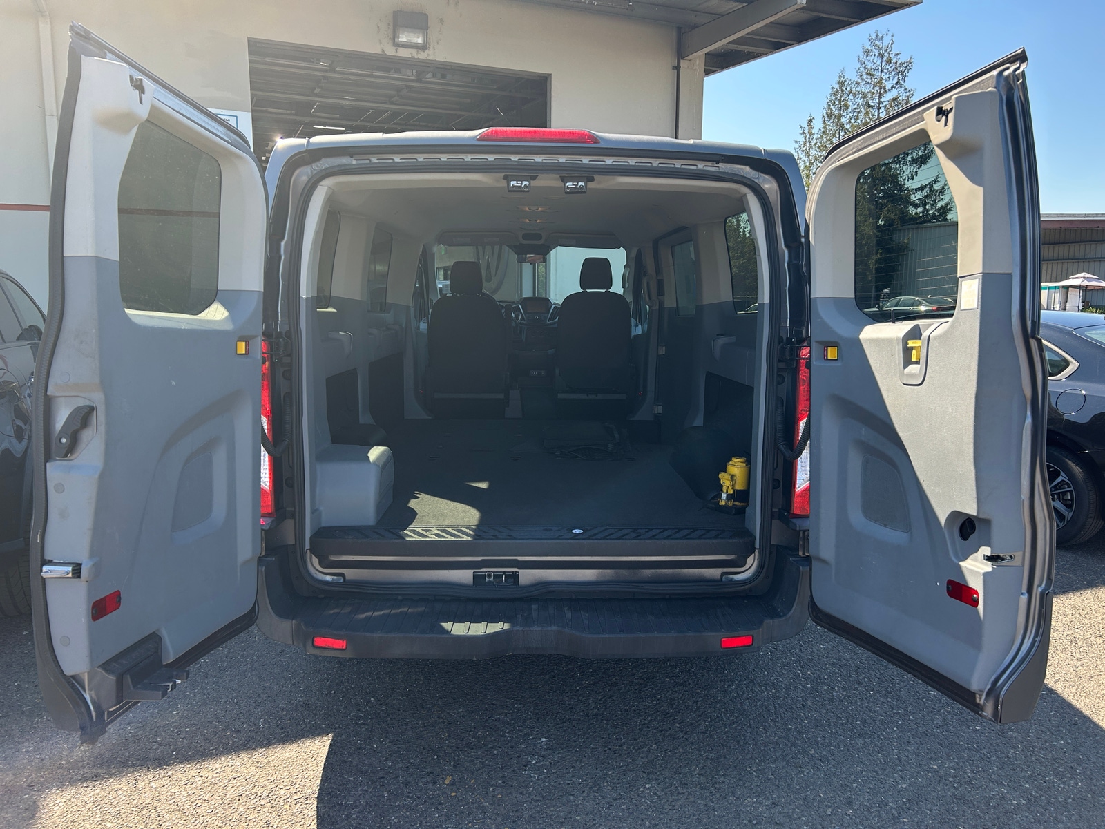 Thumbnail: 2015 Ford Transit Series - 7
