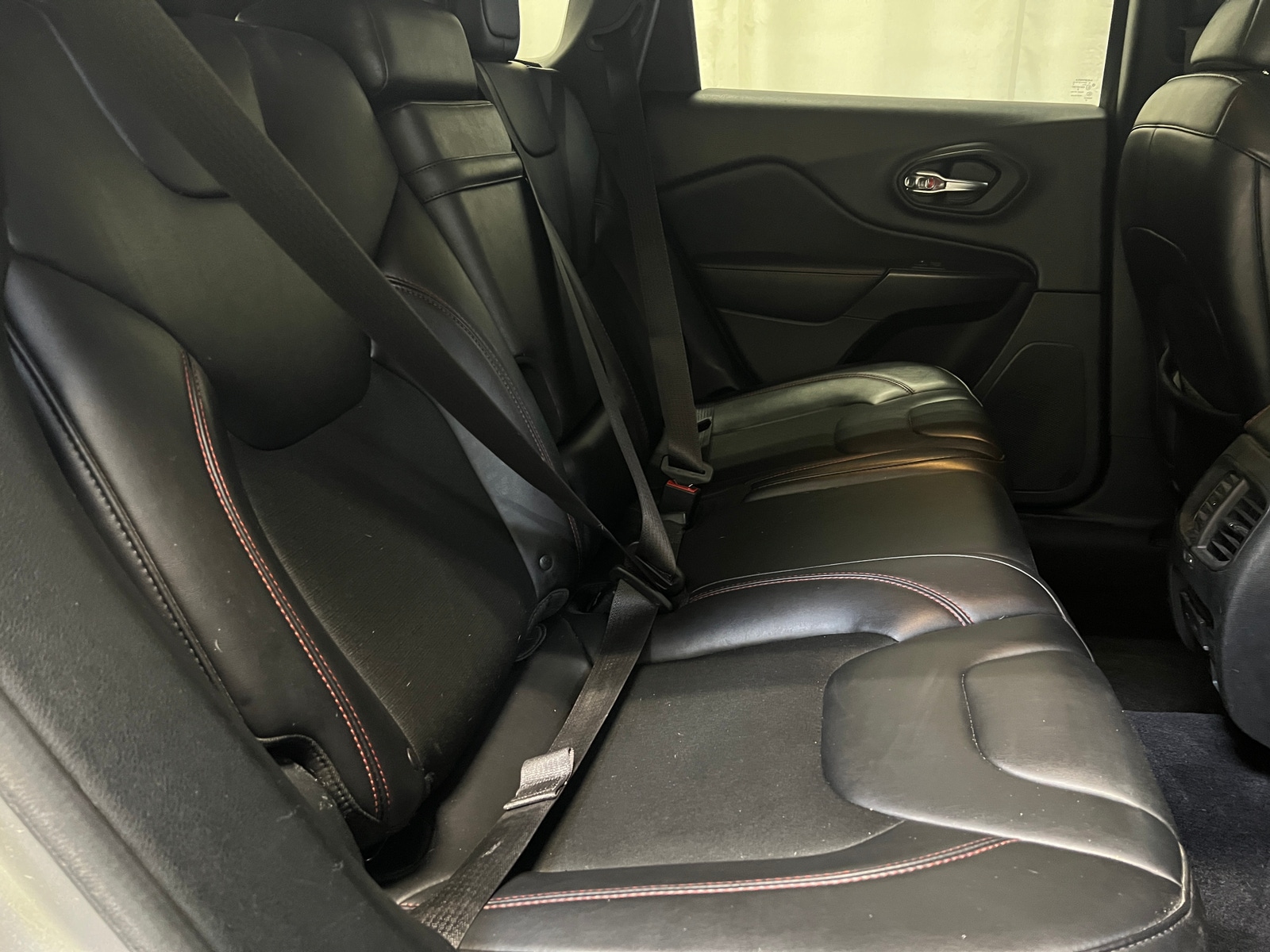 Thumbnail: 2019 Jeep Cherokee - 6