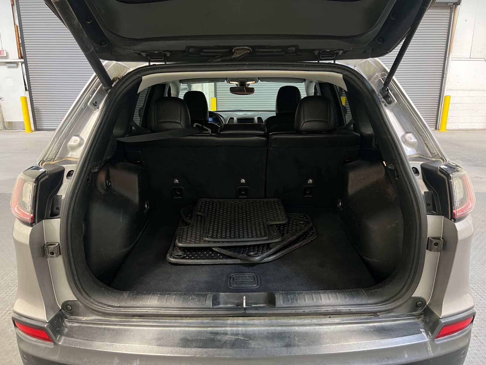 Thumbnail: 2019 Jeep Cherokee - 7