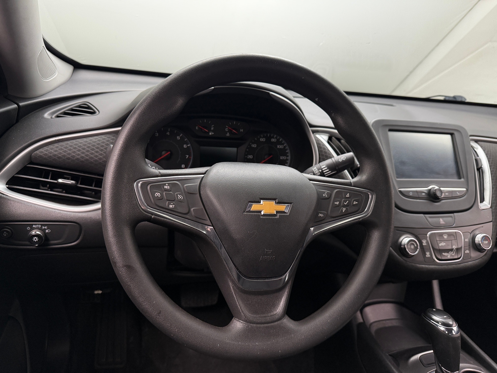 Thumbnail: 2017 Chevrolet Malibu - 5