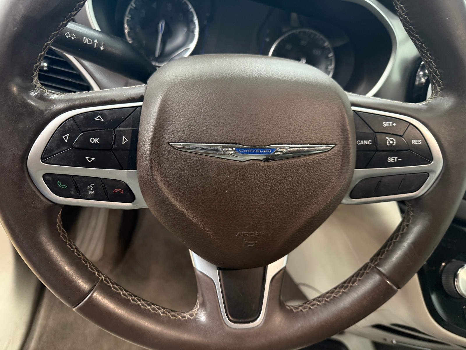 Thumbnail: 2017 Chrysler Pacifica - 4