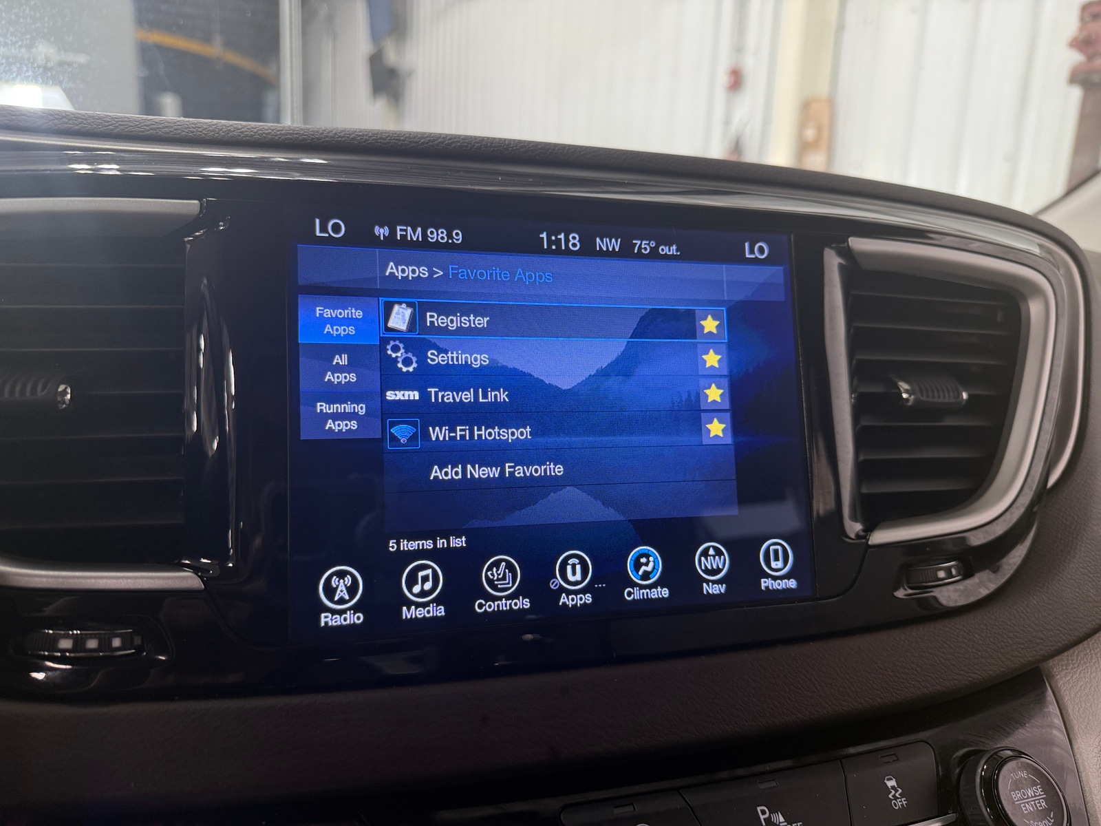 Thumbnail: 2017 Chrysler Pacifica - 3