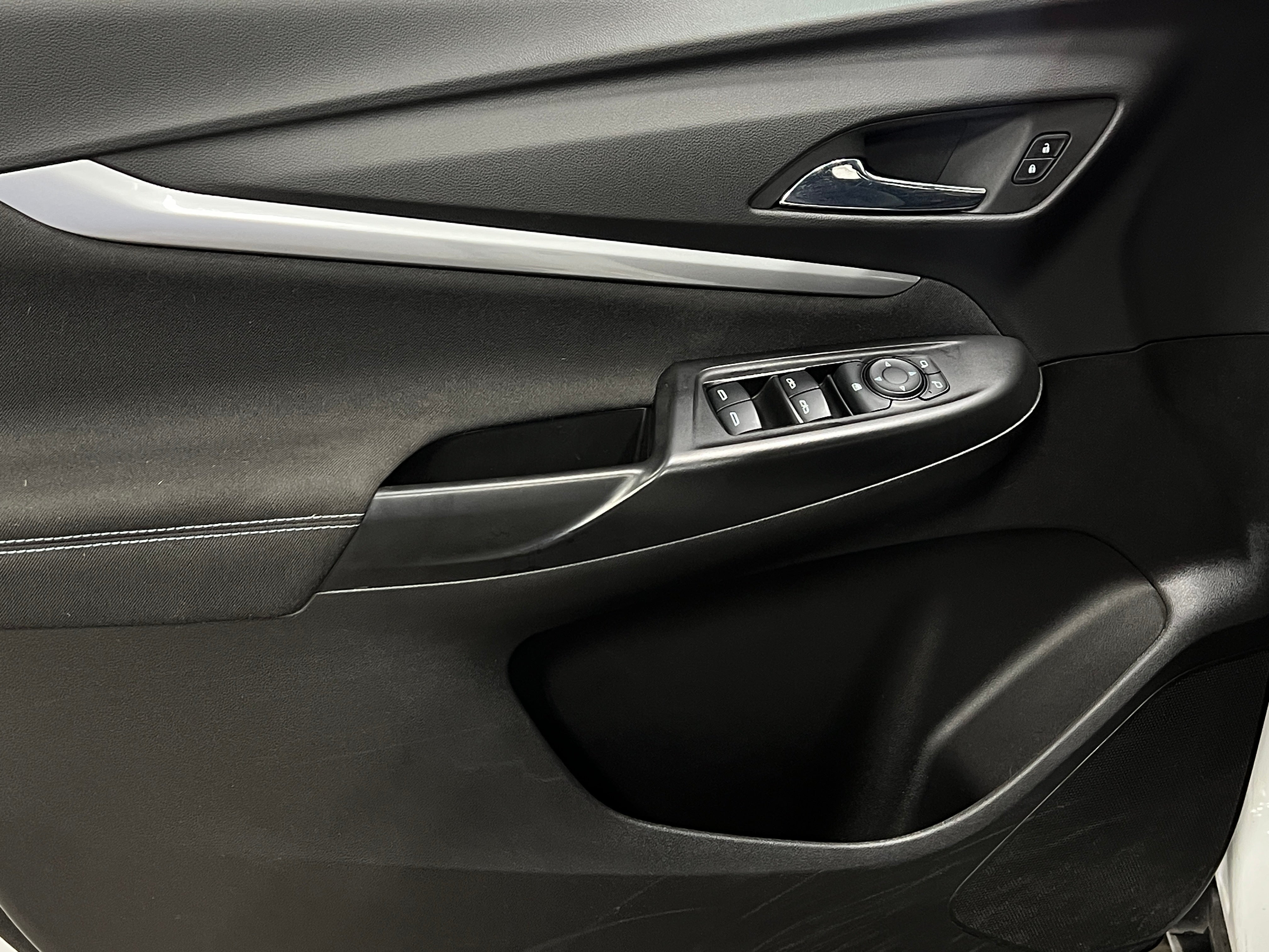 Used 2023 Chevrolet Bolt EUV LT with VIN 1G1FY6S07P4193455 for sale in Oak Creek, WI