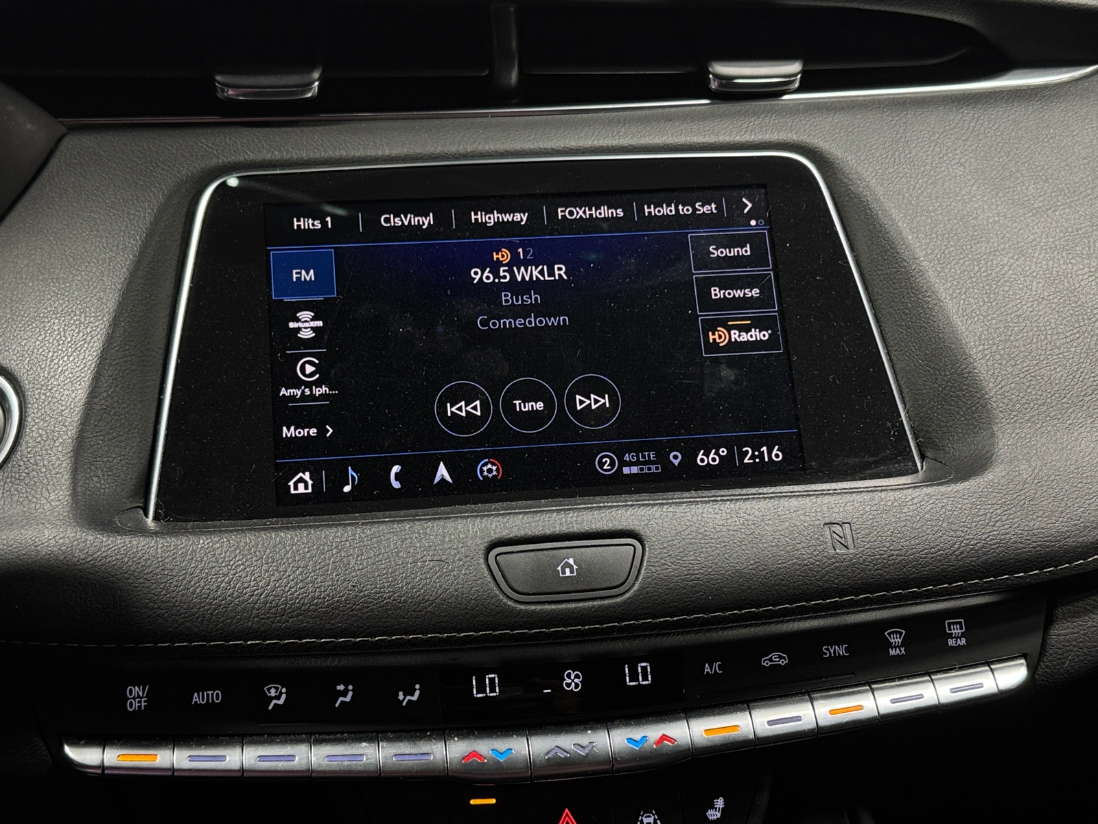 Thumbnail: 2021 Cadillac XT4 - 3