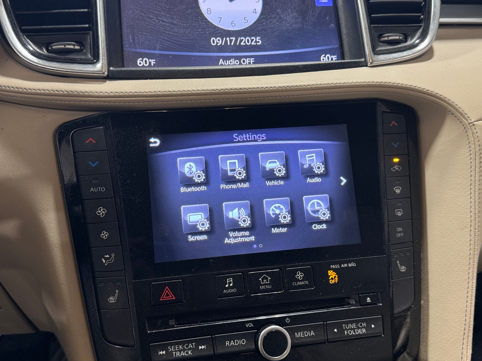 Thumbnail: 2019 INFINITI QX50 - 3