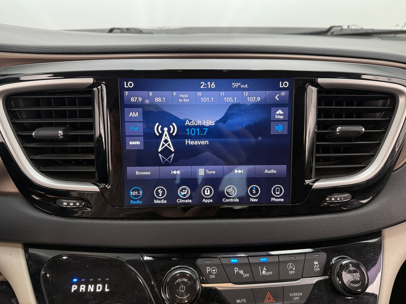 Thumbnail: 2019 Chrysler Pacifica - 3