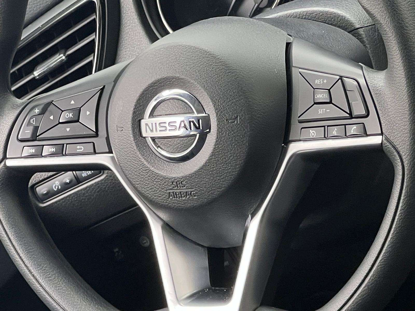 Thumbnail: 2021 Nissan Rogue Sport - 5