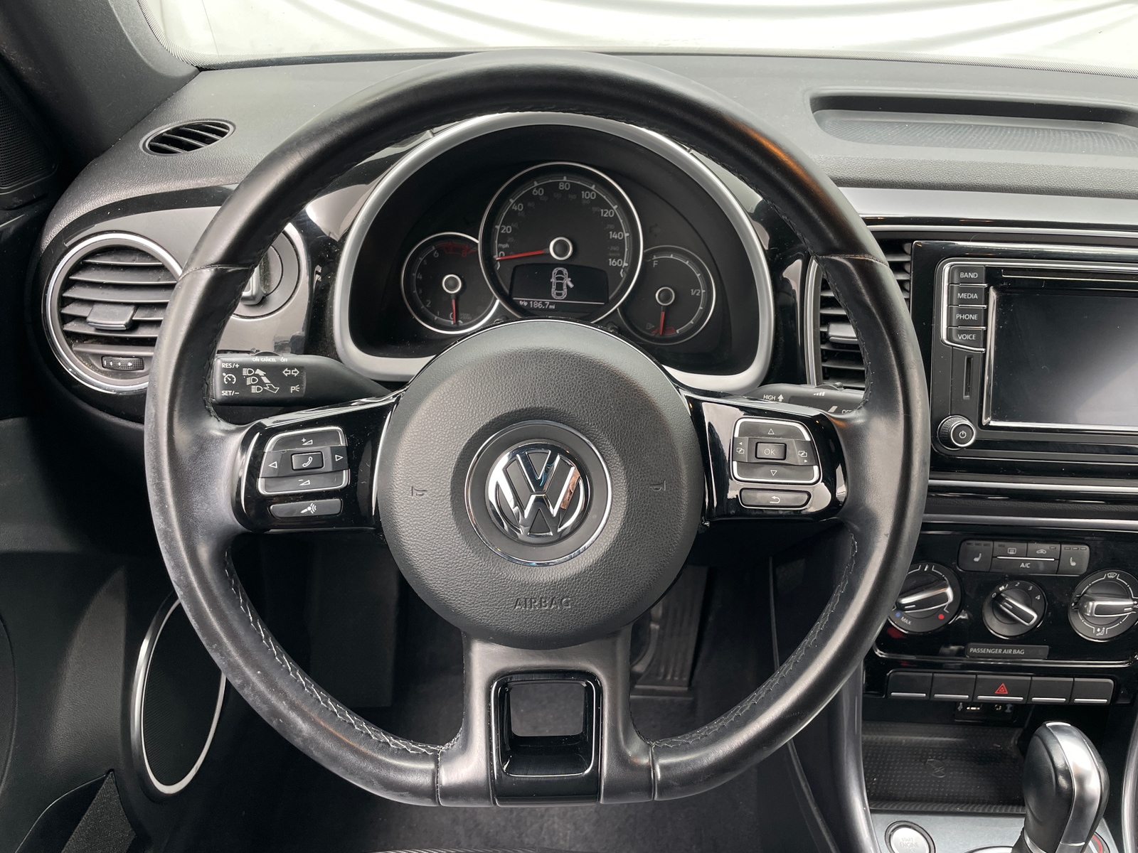 Thumbnail: 2017 Volkswagen Beetle - 5