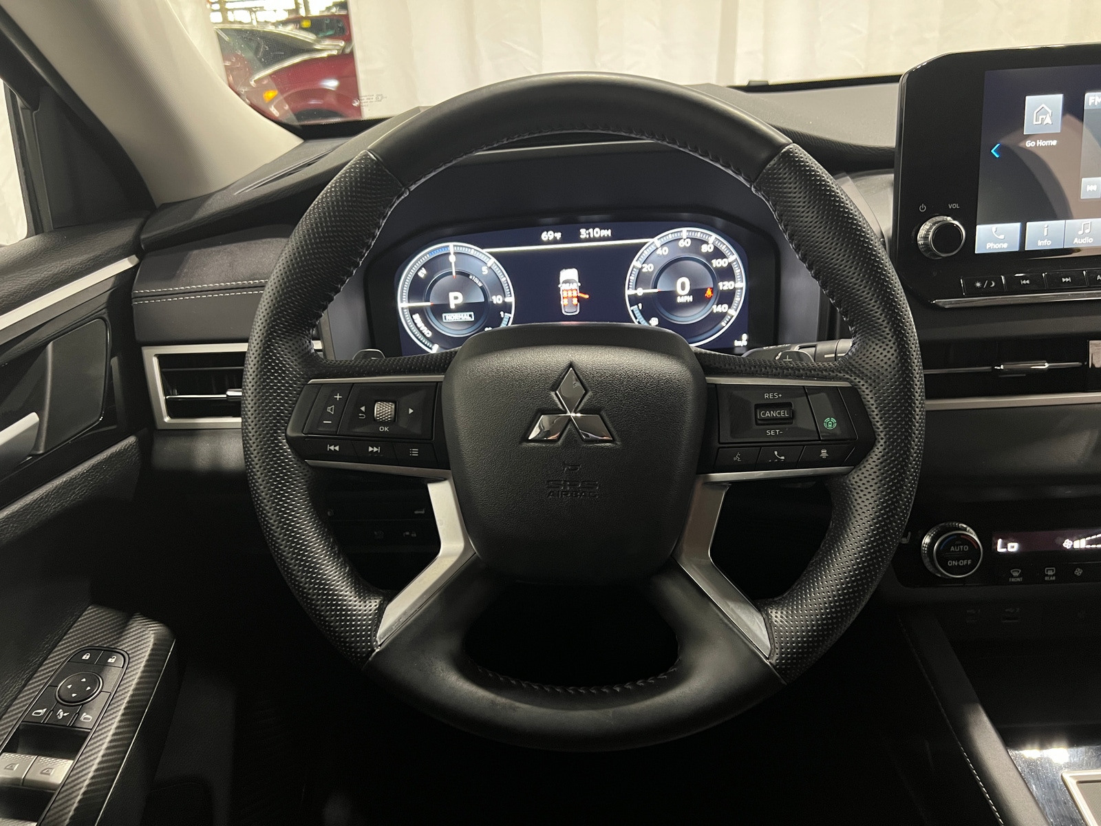 Thumbnail: 2023 Mitsubishi Outlander - 4