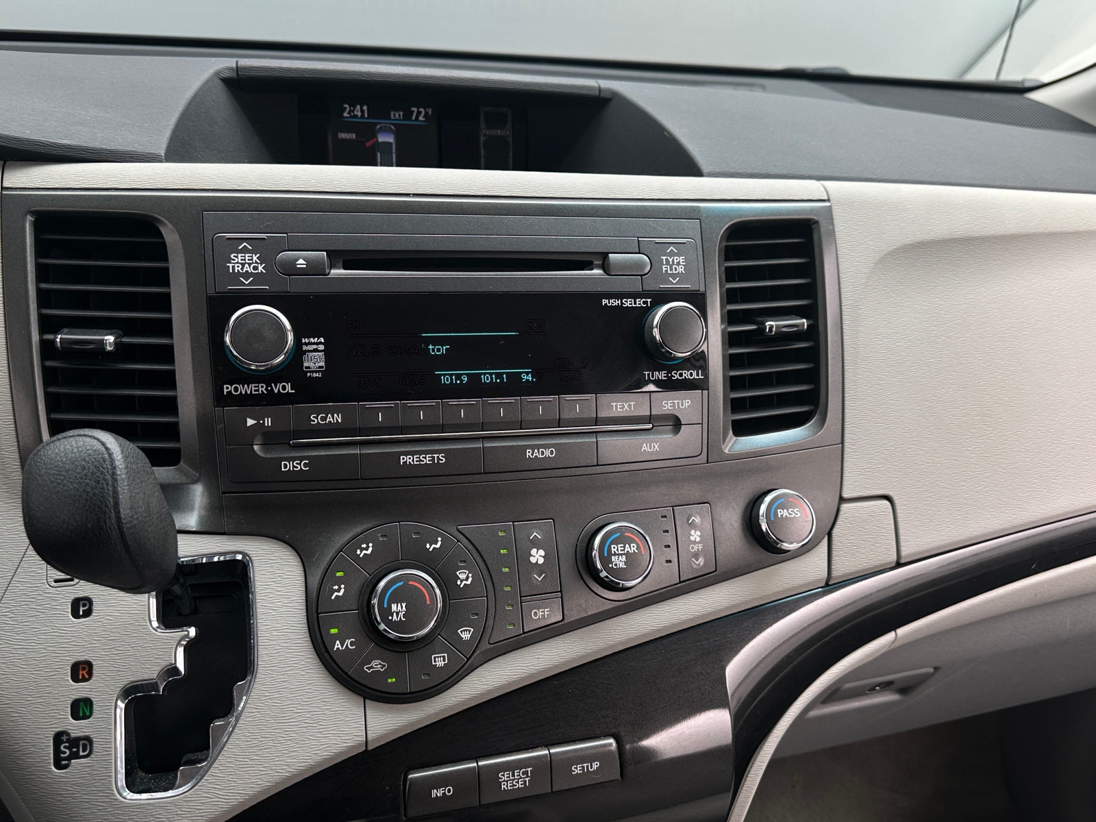 Thumbnail: 2011 Toyota Sienna - 4