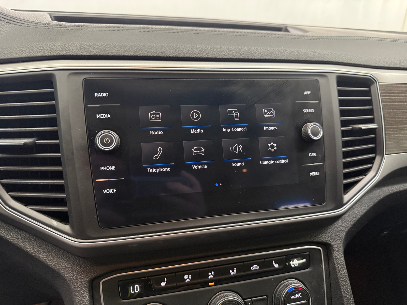 Thumbnail: 2019 Volkswagen Atlas - 3