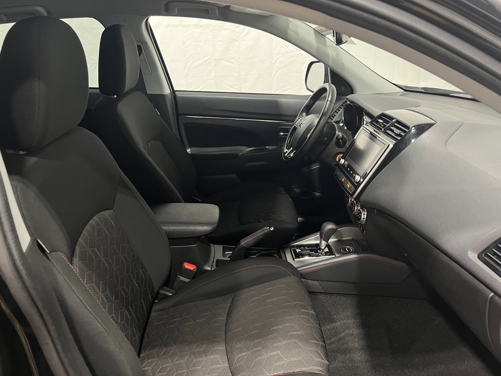 Thumbnail: 2023 Mitsubishi Outlander Sport - 2