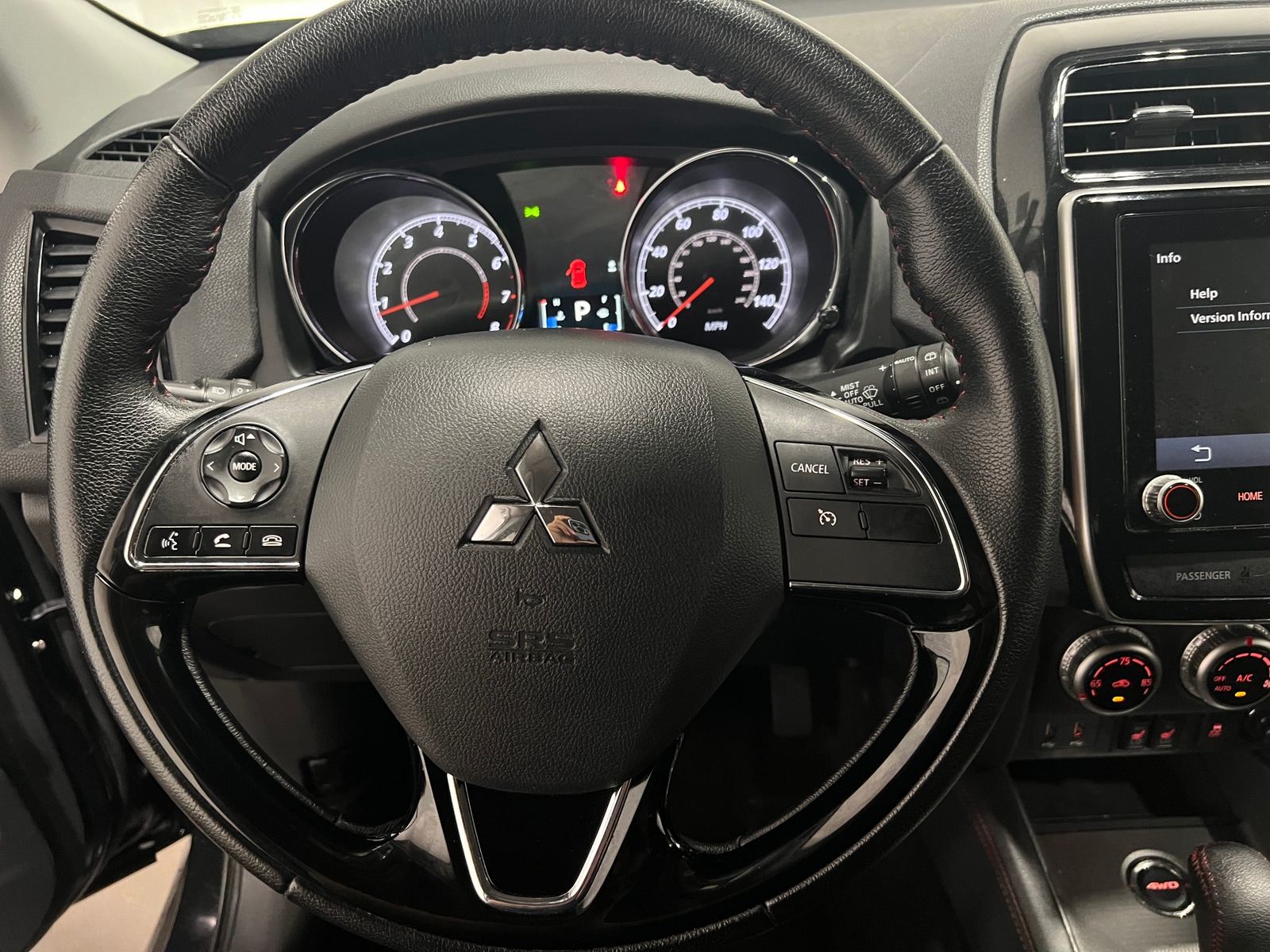Thumbnail: 2023 Mitsubishi Outlander Sport - 5