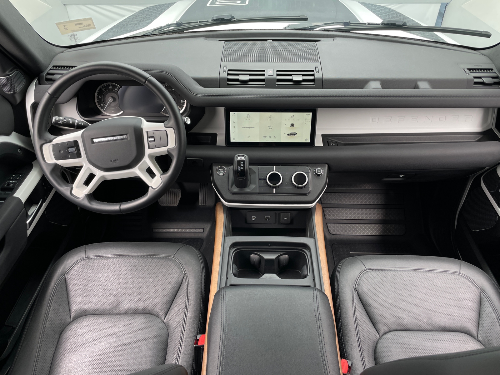 Thumbnail: 2023 Land Rover Defender - 2