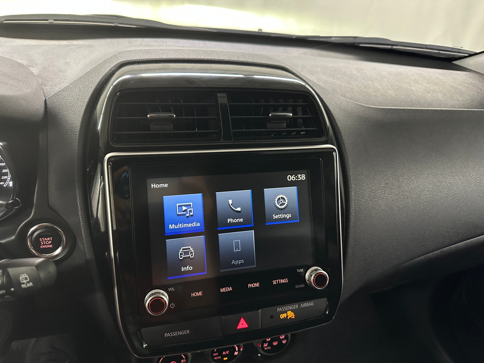 Thumbnail: 2024 Mitsubishi Outlander Sport - 3