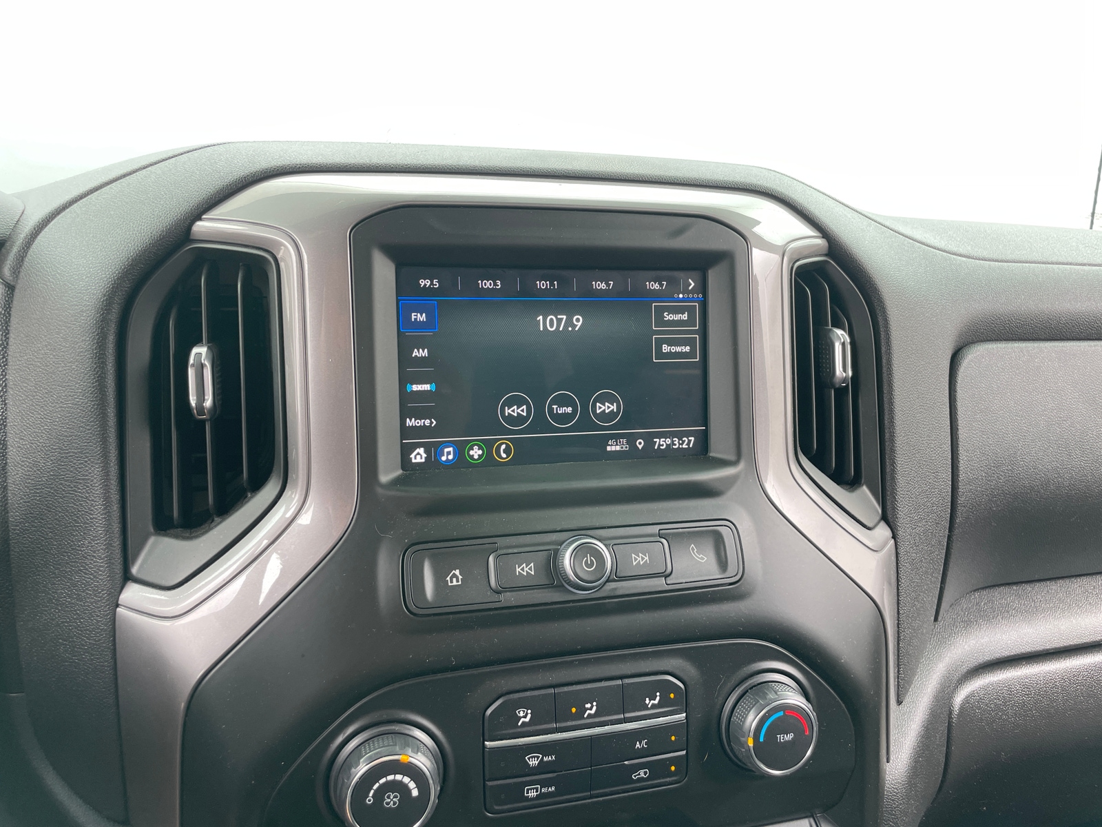 Thumbnail: 2021 Chevrolet Silverado 1500 - 4
