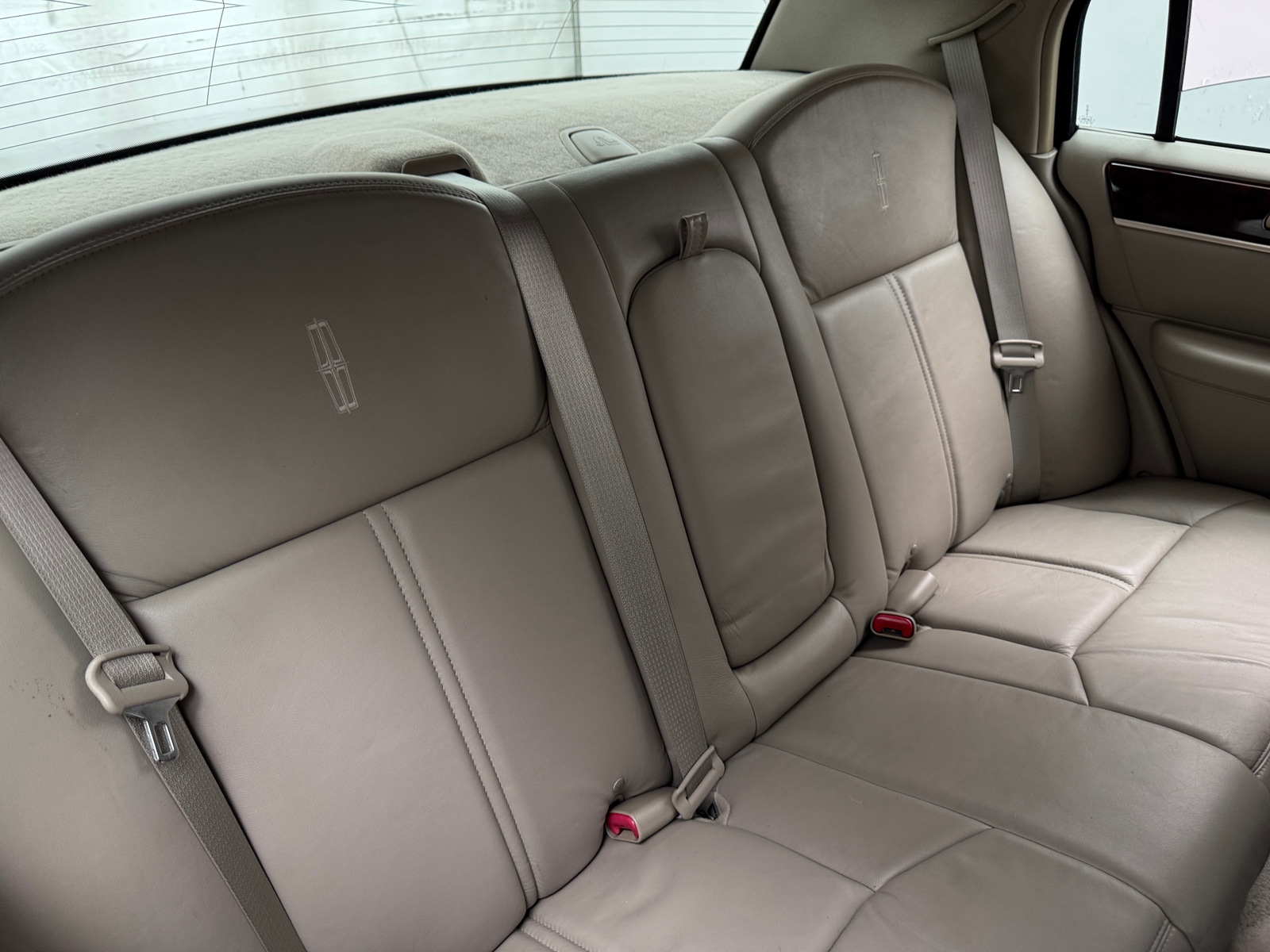 Thumbnail: 2011 Lincoln Town Car - 5
