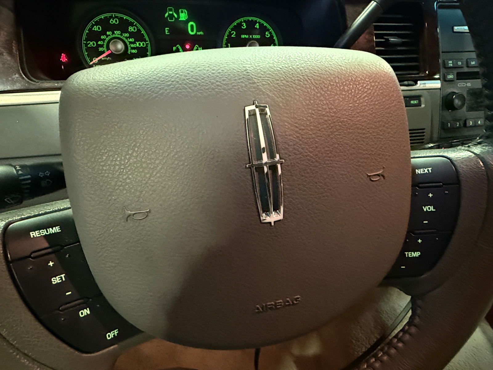 Thumbnail: 2011 Lincoln Town Car - 4