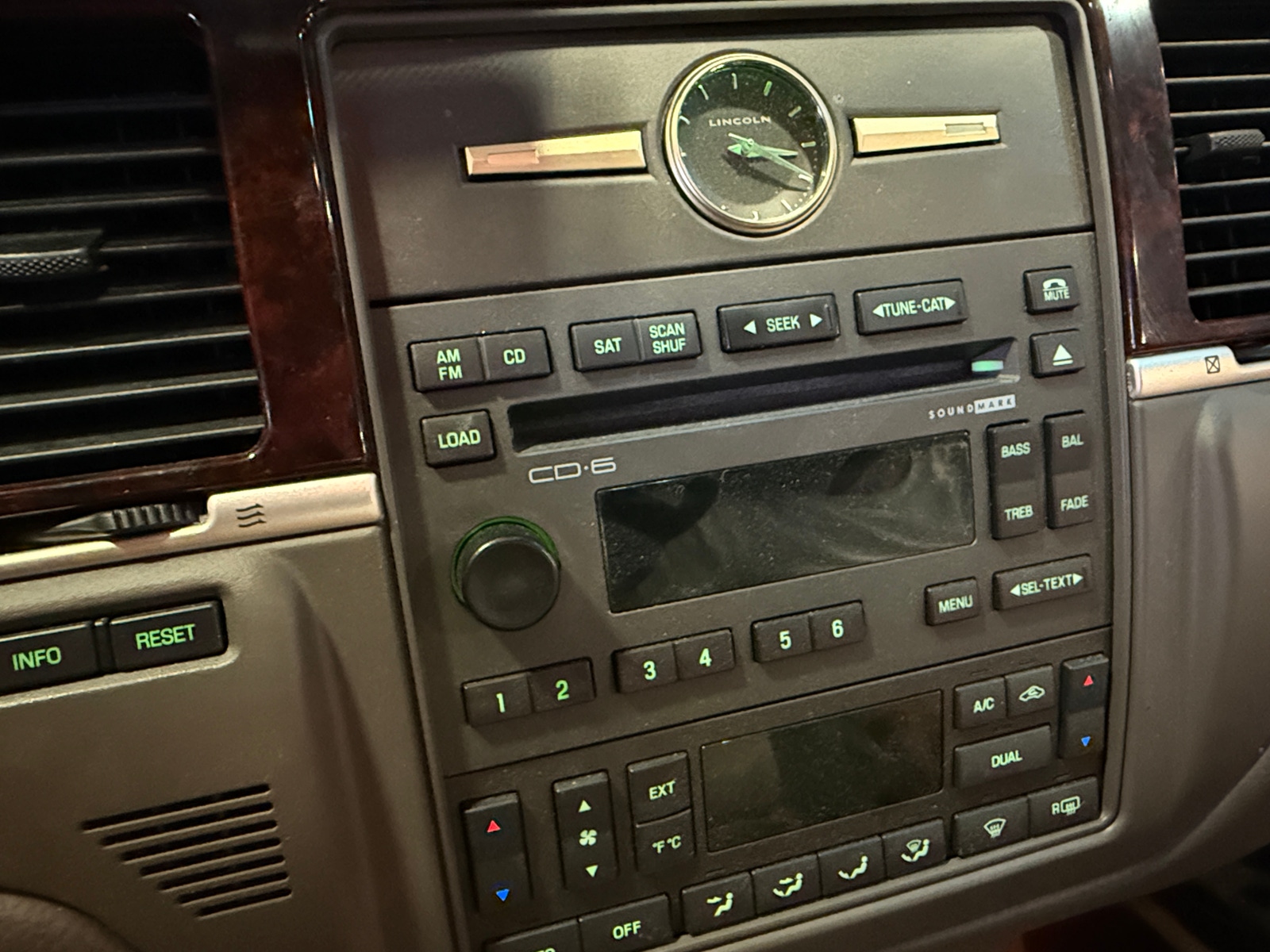 Thumbnail: 2011 Lincoln Town Car - 3