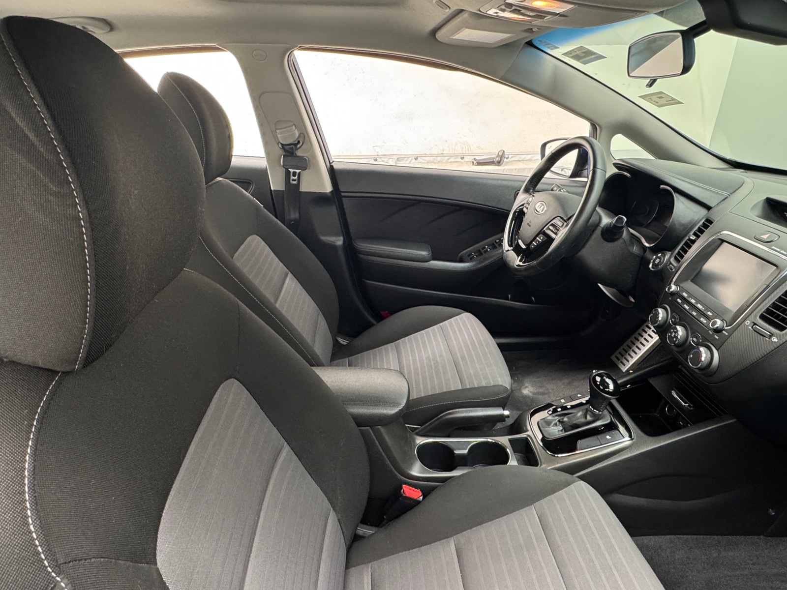 Thumbnail: 2017 Kia Forte - 2