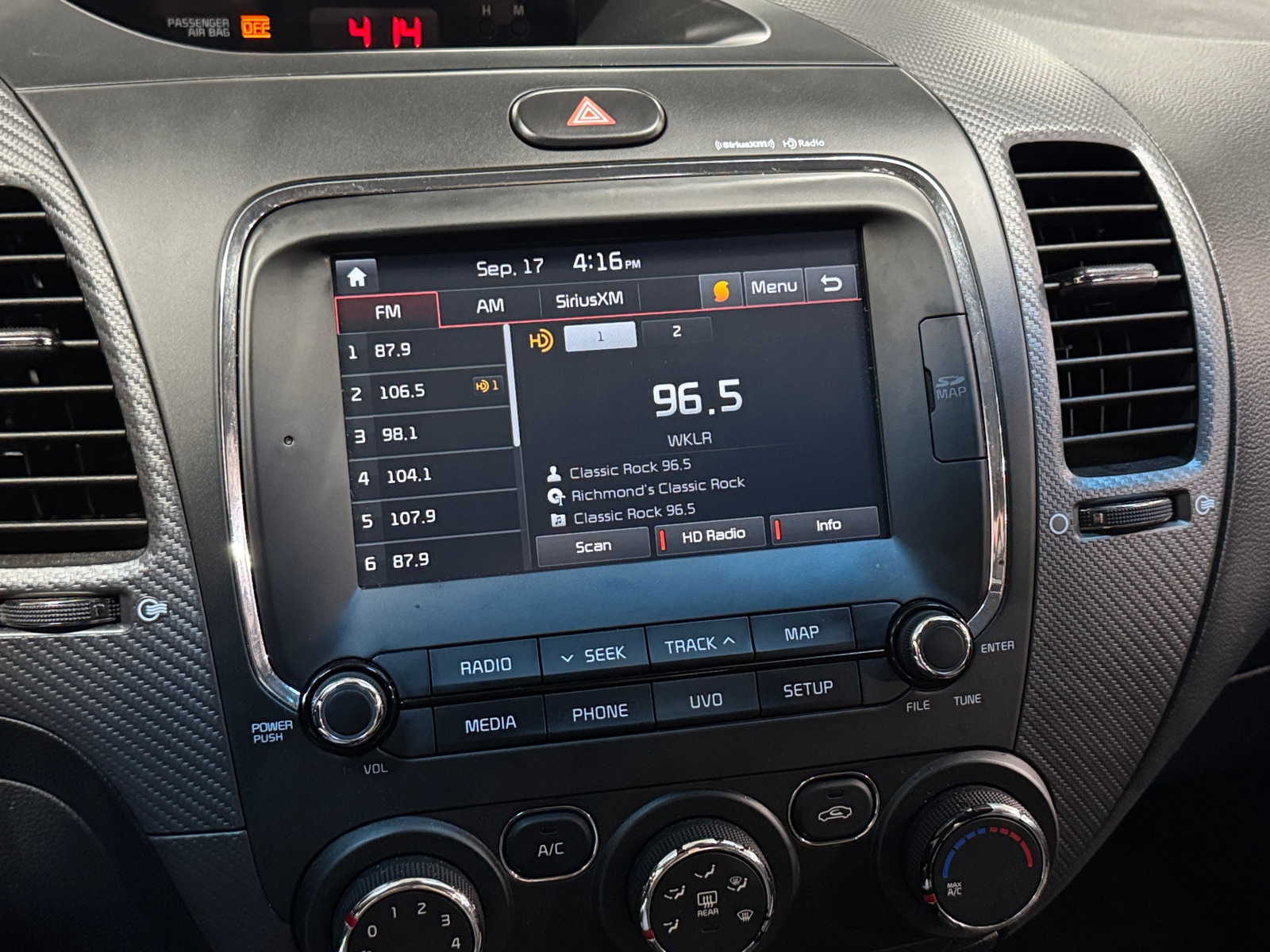Thumbnail: 2017 Kia Forte - 4