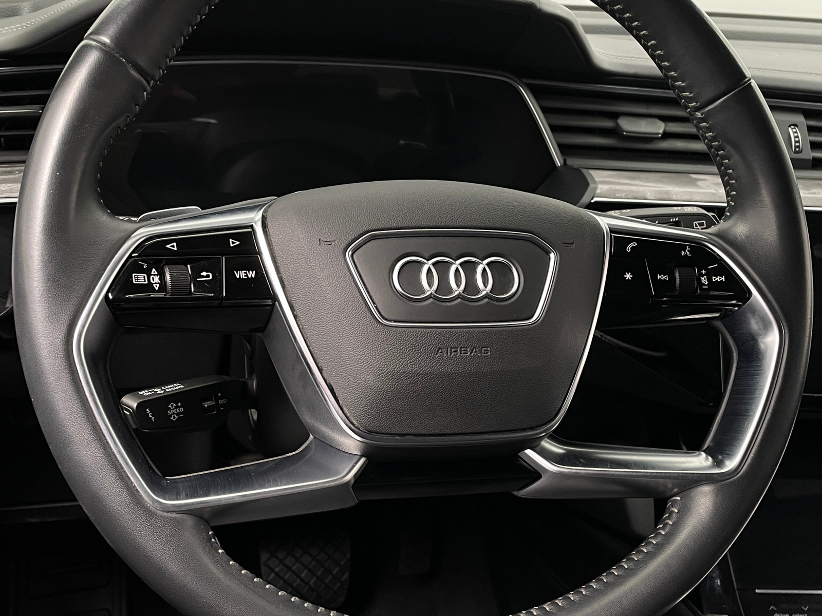 Thumbnail: 2019 Audi e-tron - 4