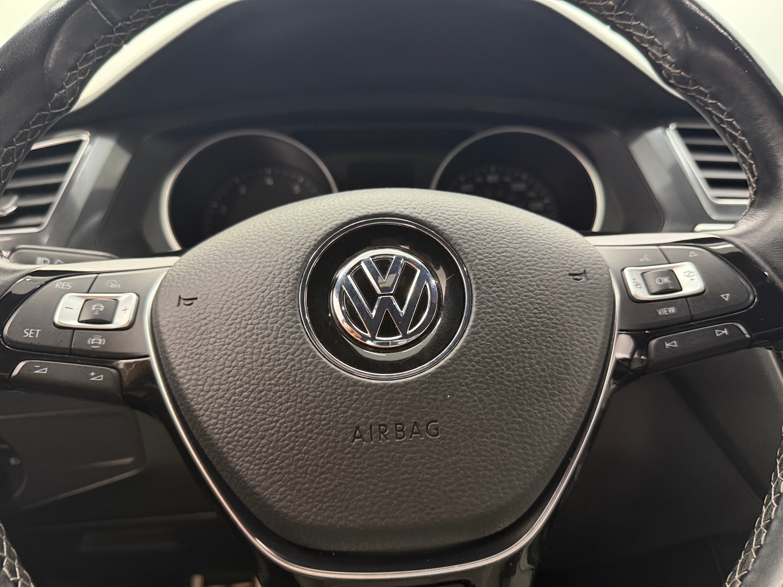 Thumbnail: 2021 Volkswagen Tiguan - 4