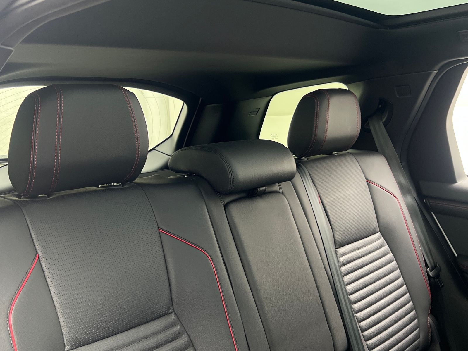 Thumbnail: 2023 Land Rover Discovery Sport - 5
