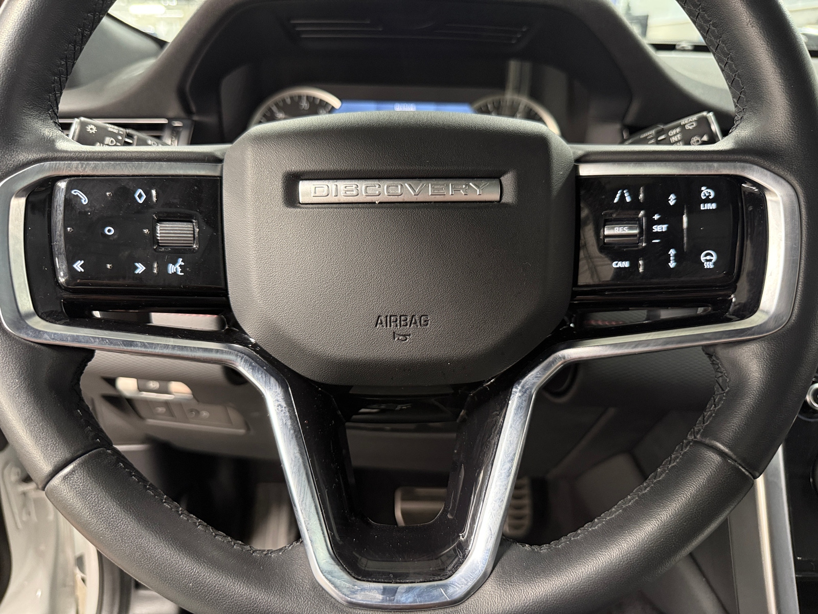 Thumbnail: 2023 Land Rover Discovery Sport - 4