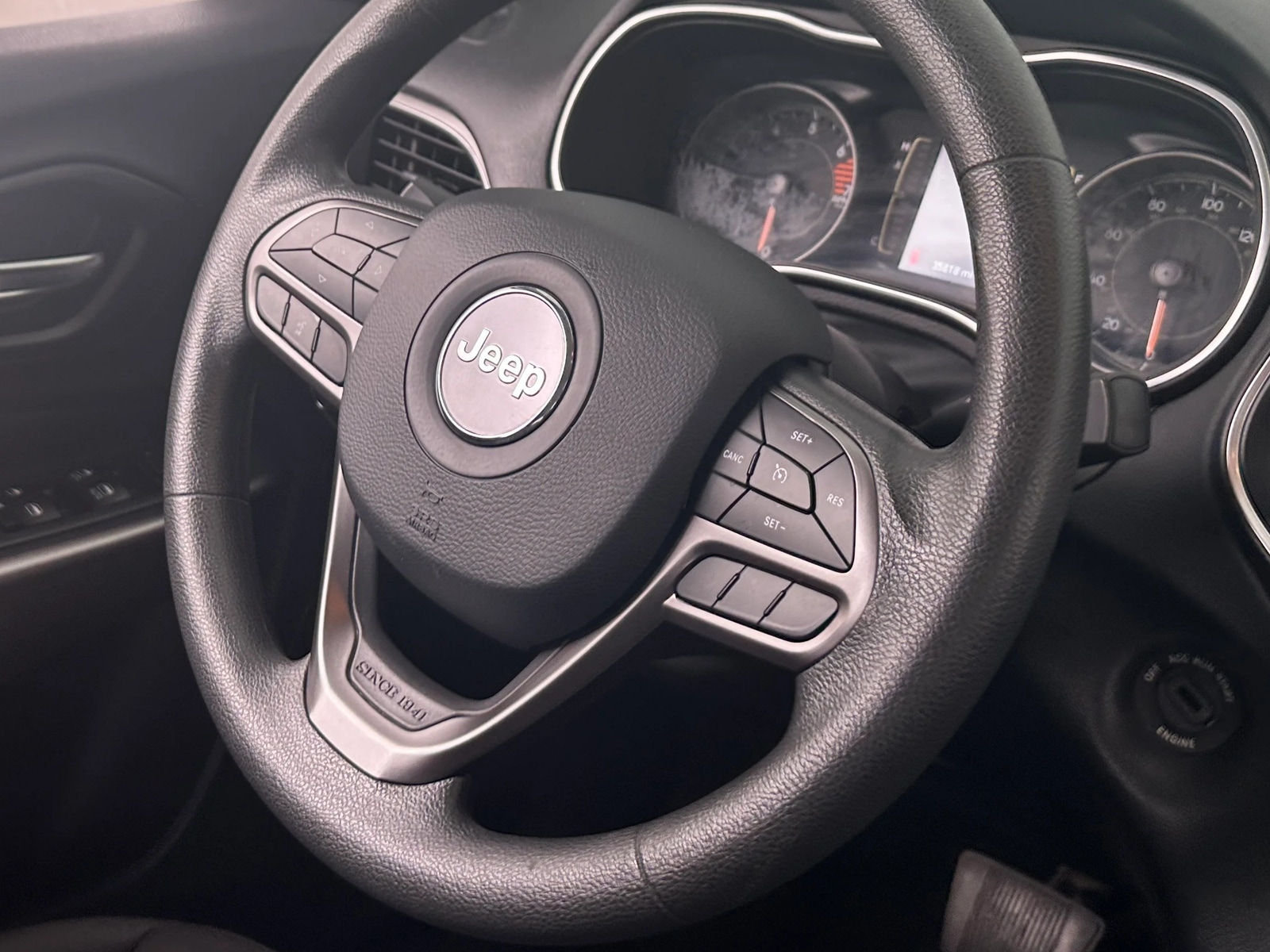 Thumbnail: 2021 Jeep Cherokee - 5
