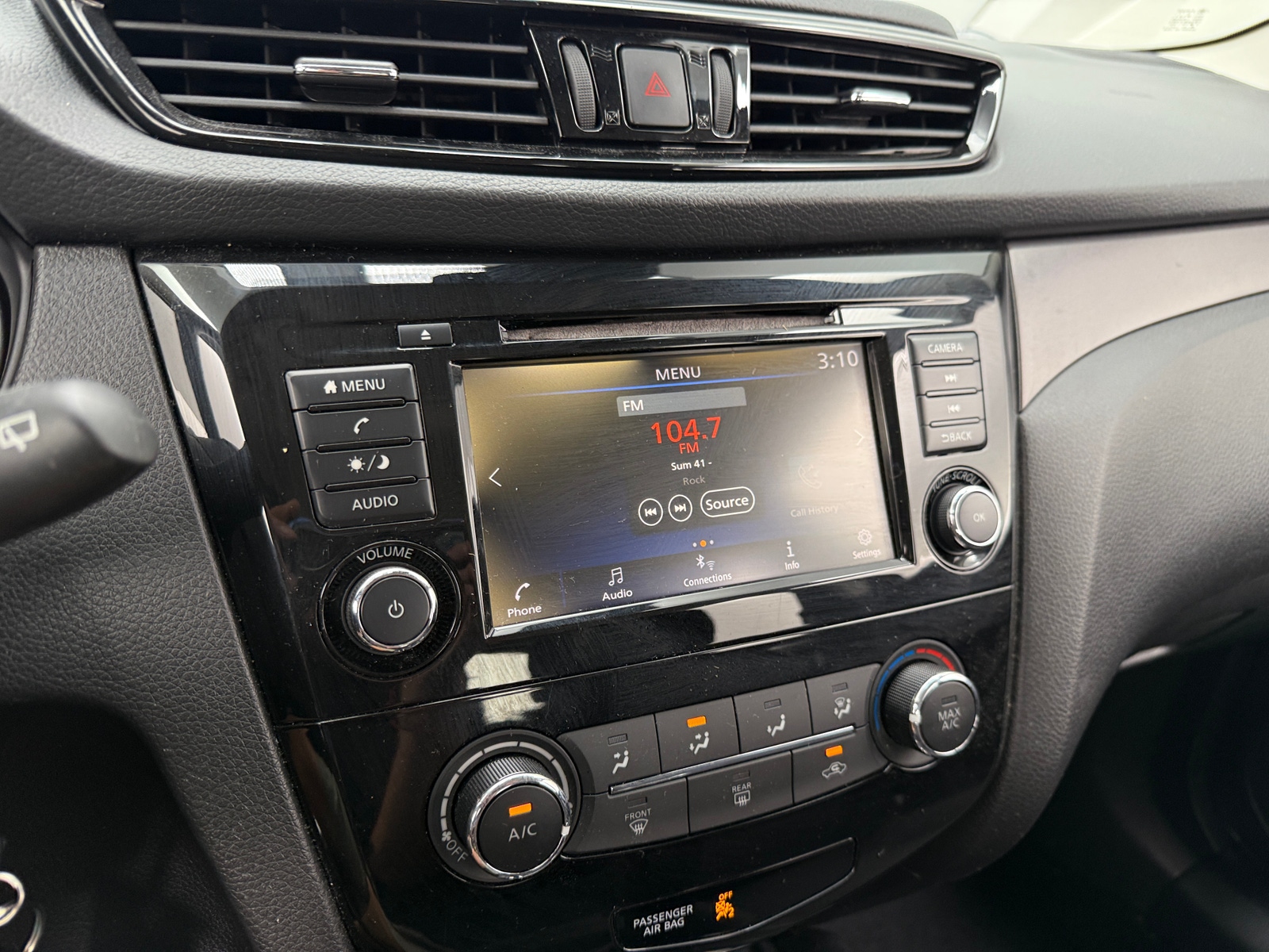 Thumbnail: 2022 Nissan Rogue Sport - 4