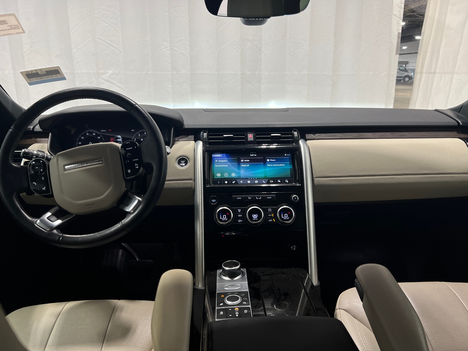Thumbnail: 2020 Land Rover Discovery - 2