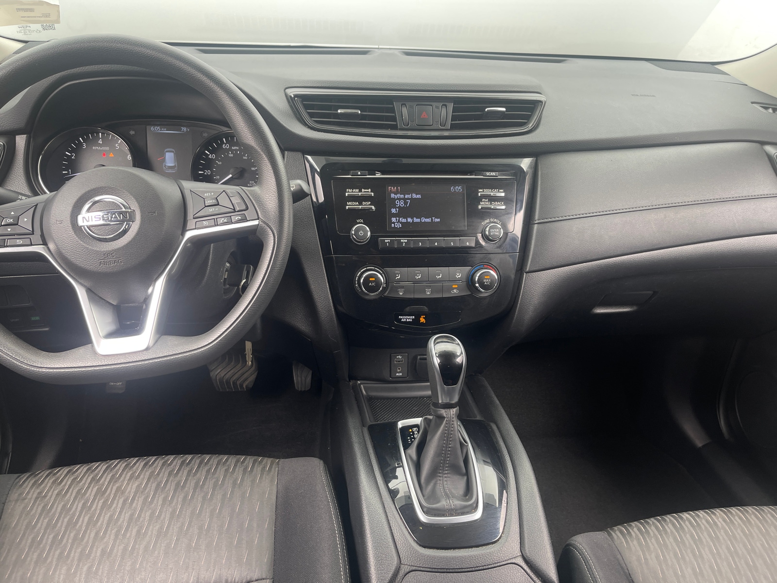 Thumbnail: 2017 Nissan Rogue - 3