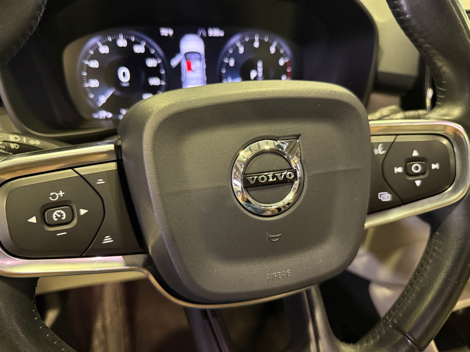 Thumbnail: 2019 Volvo XC40 - 4
