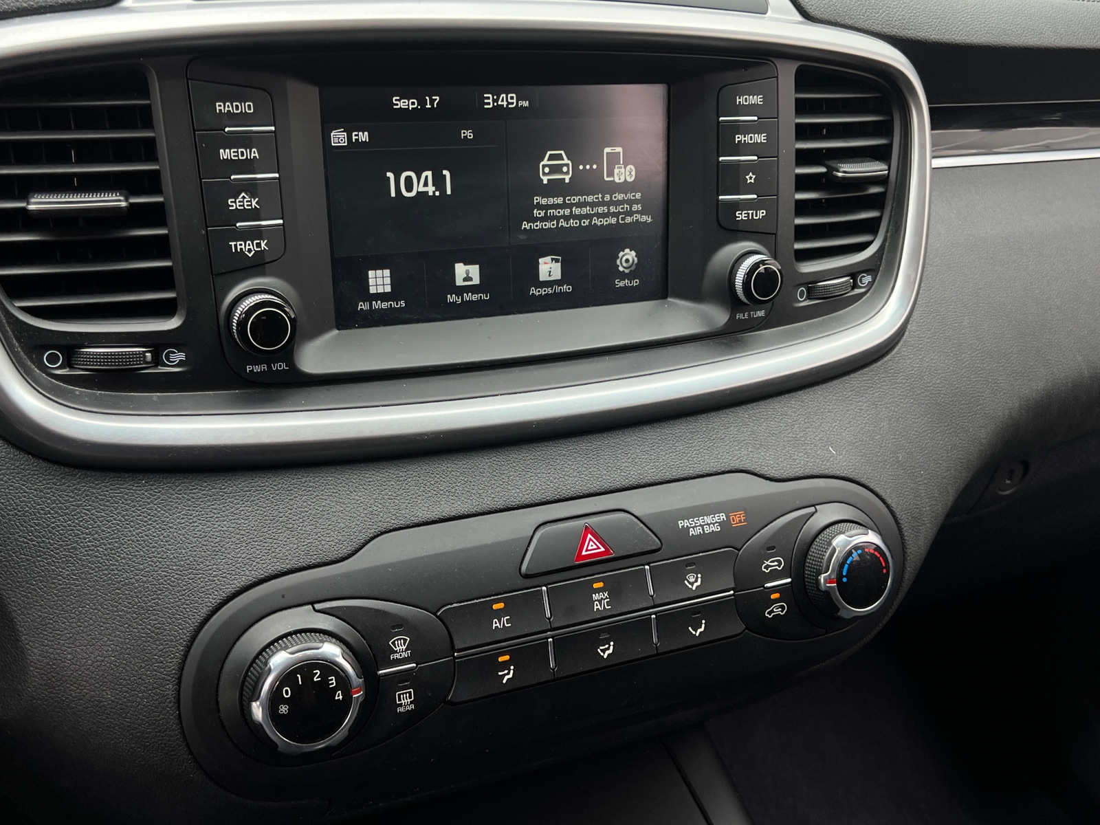 Thumbnail: 2019 Kia Sorento - 4