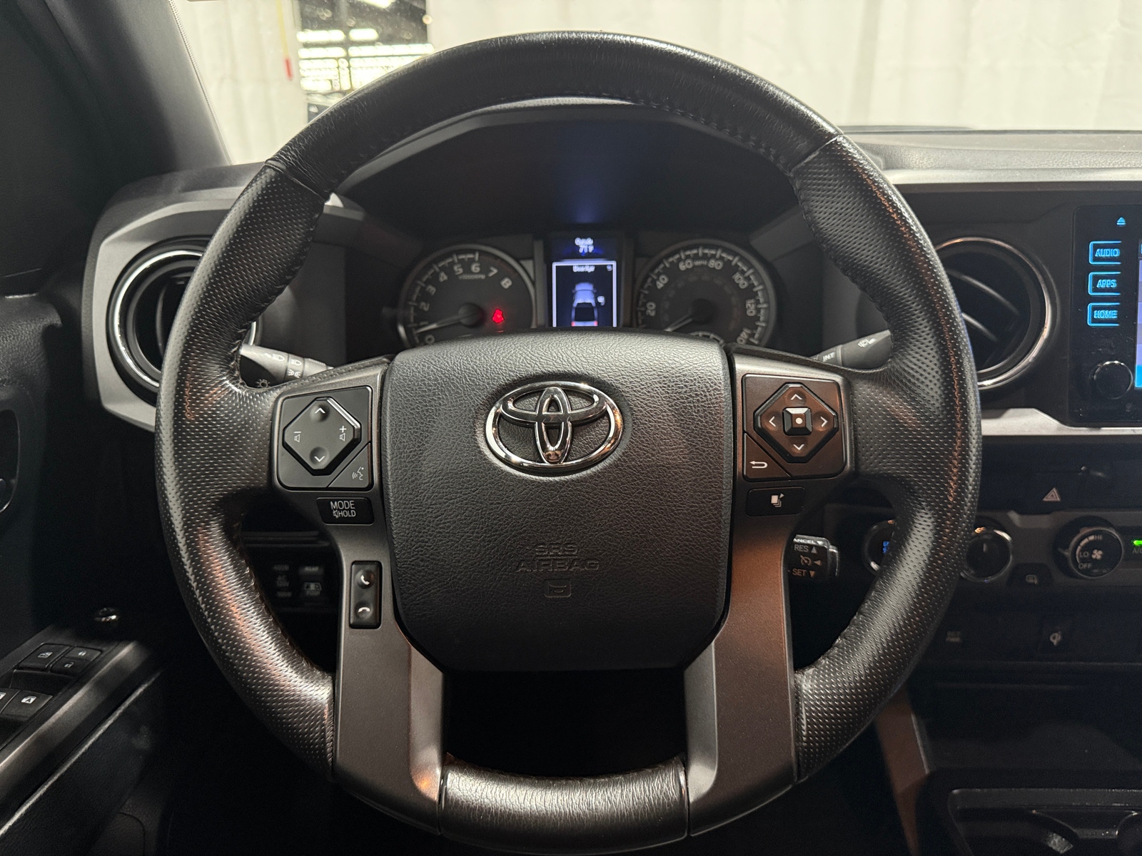 Thumbnail: 2017 Toyota Tacoma - 5