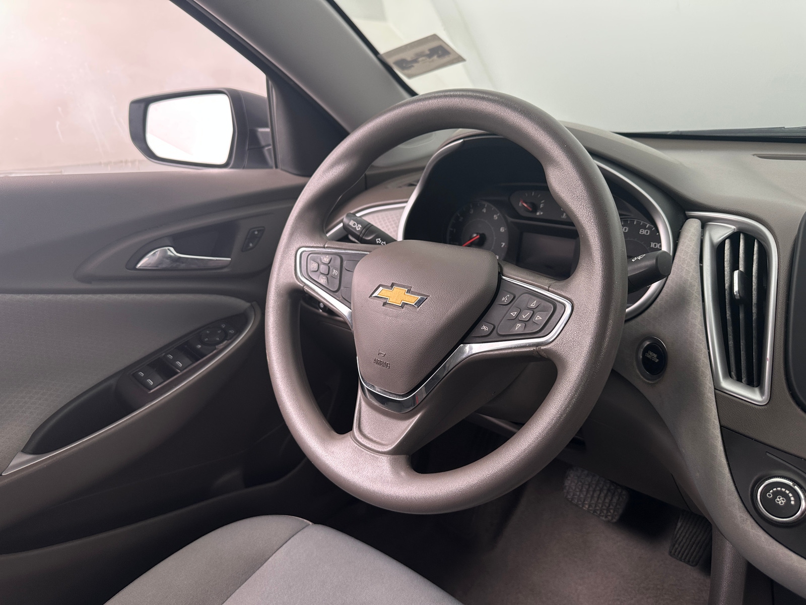 Thumbnail: 2018 Chevrolet Malibu - 5