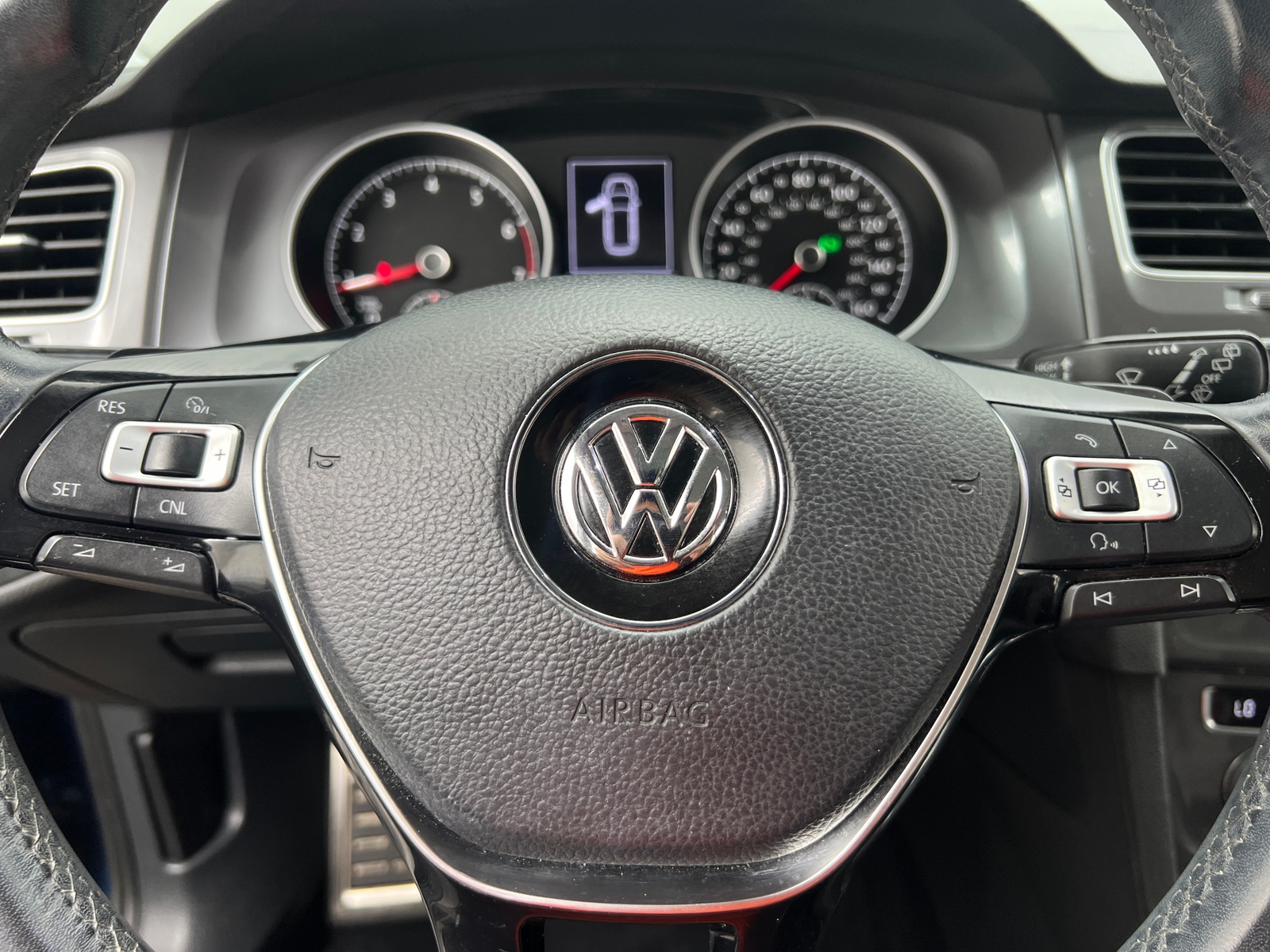 Thumbnail: 2017 Volkswagen Golf - 4