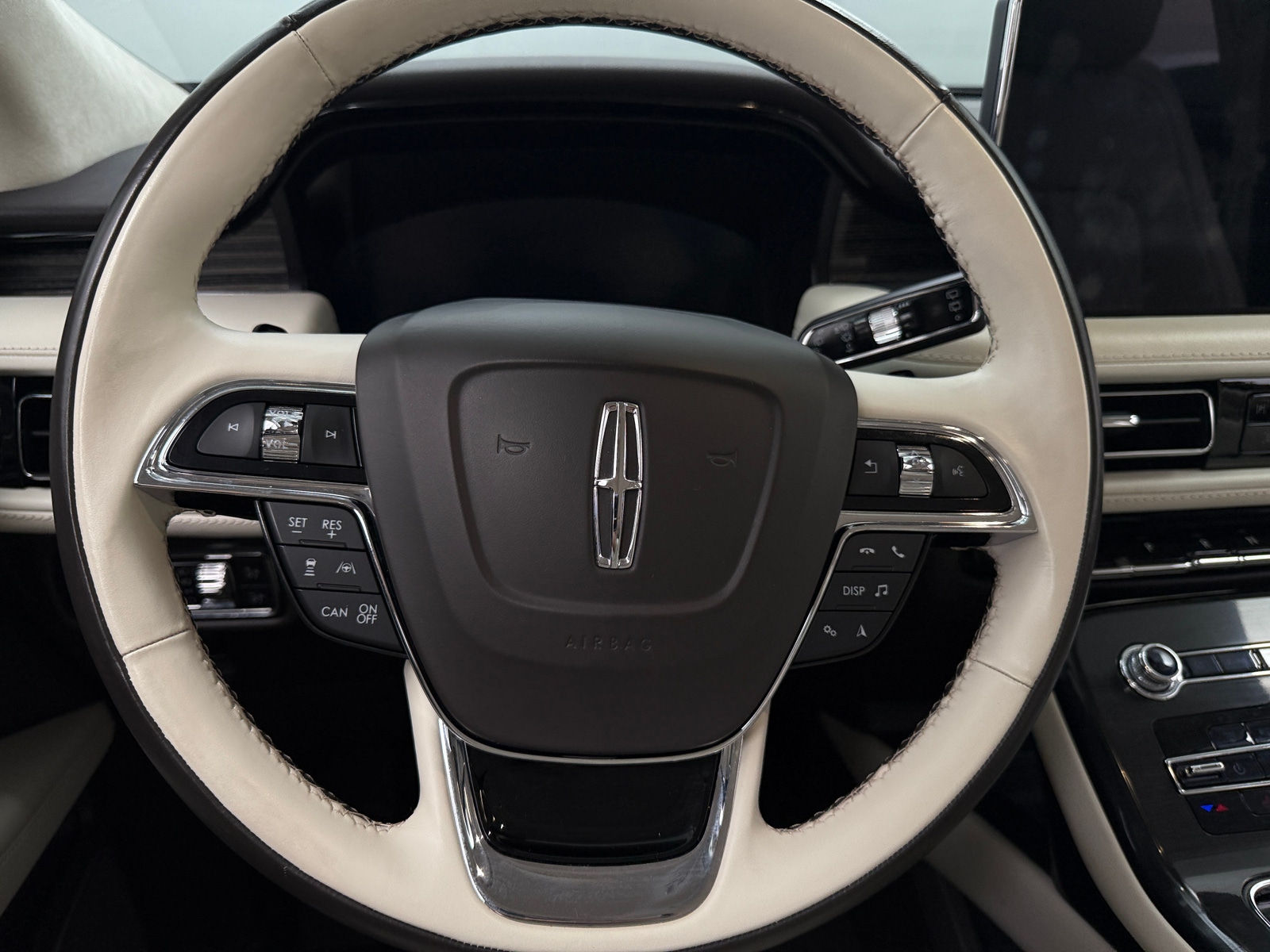Thumbnail: 2022 Lincoln Nautilus - 4