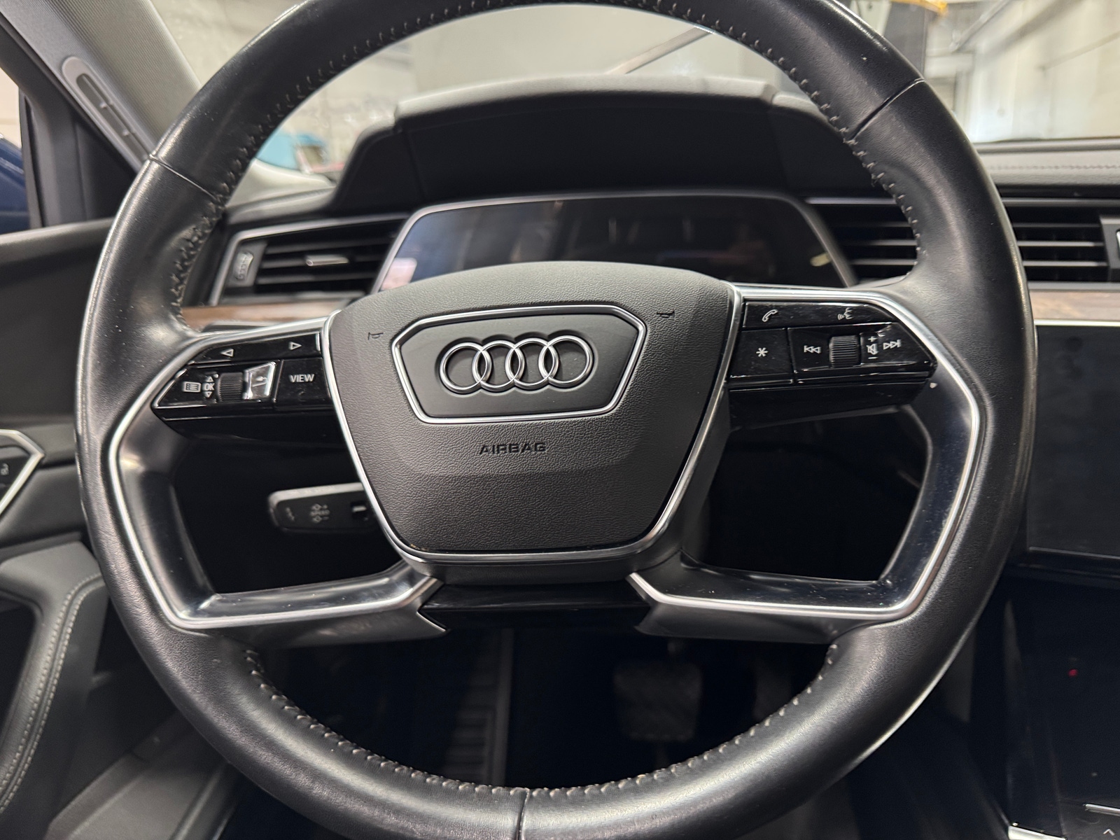 Thumbnail: 2019 Audi e-tron - 4