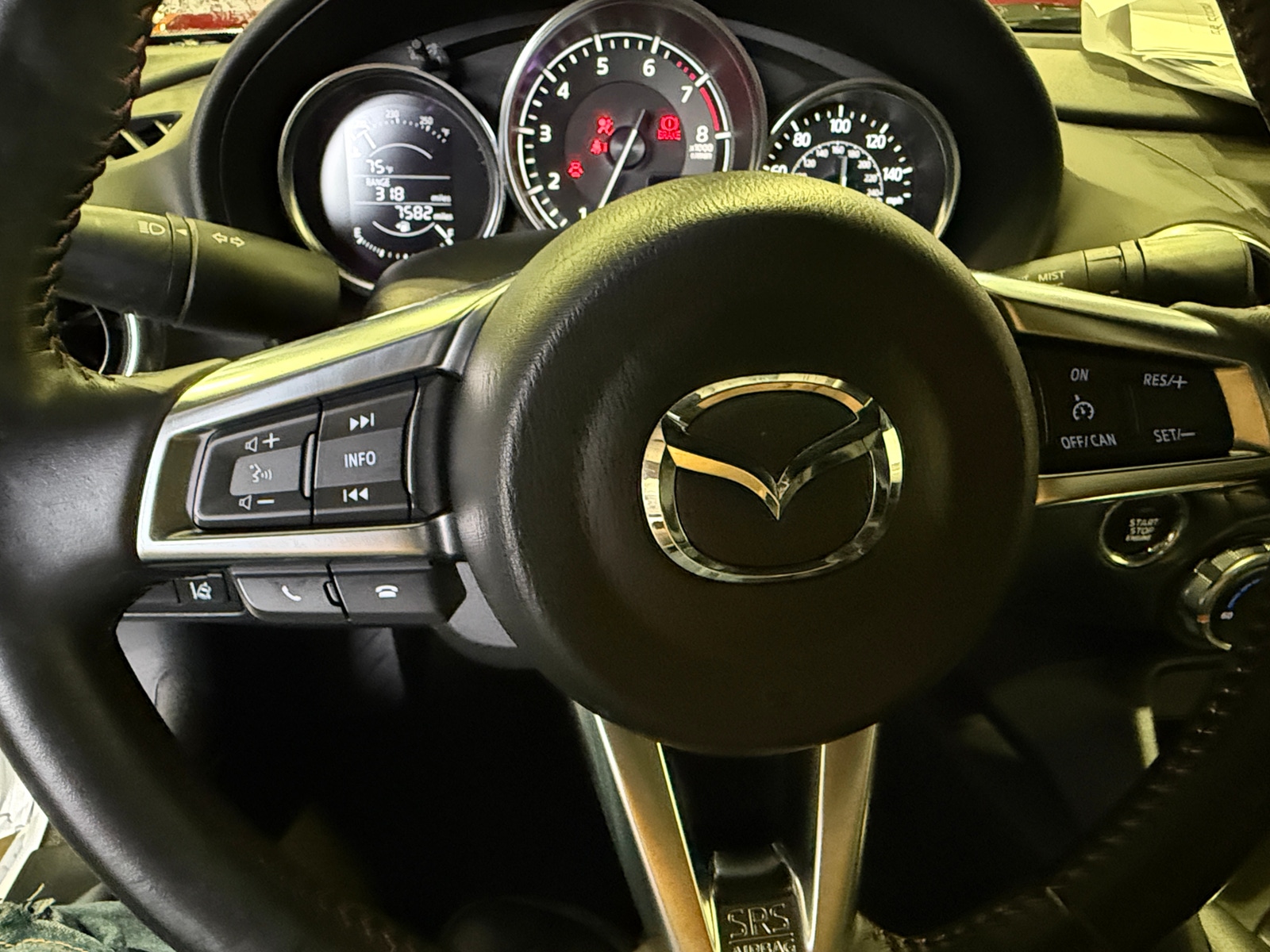 Thumbnail: 2018 Mazda MX-5 Miata - 4