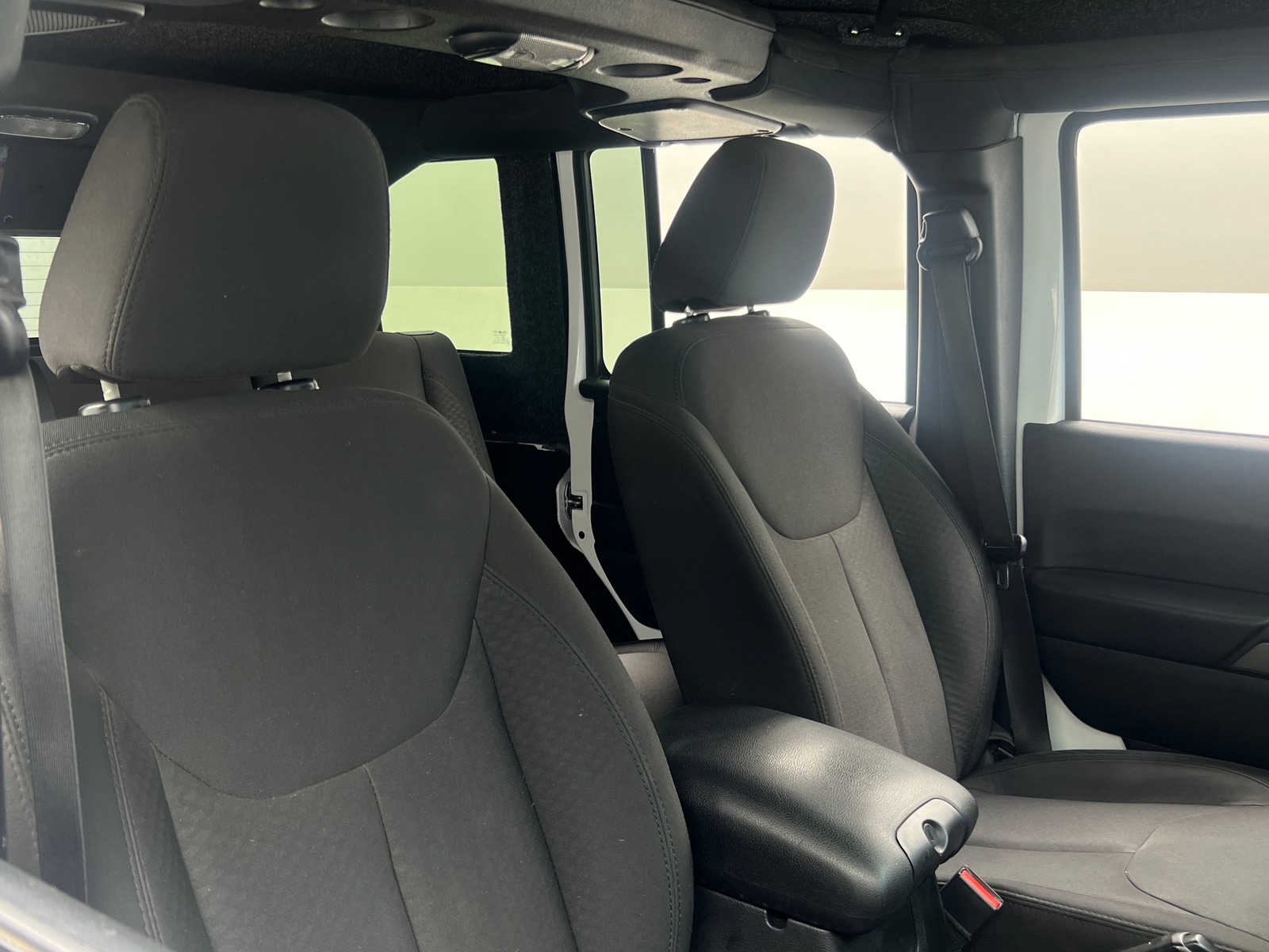 Thumbnail: 2016 Jeep Wrangler - 2