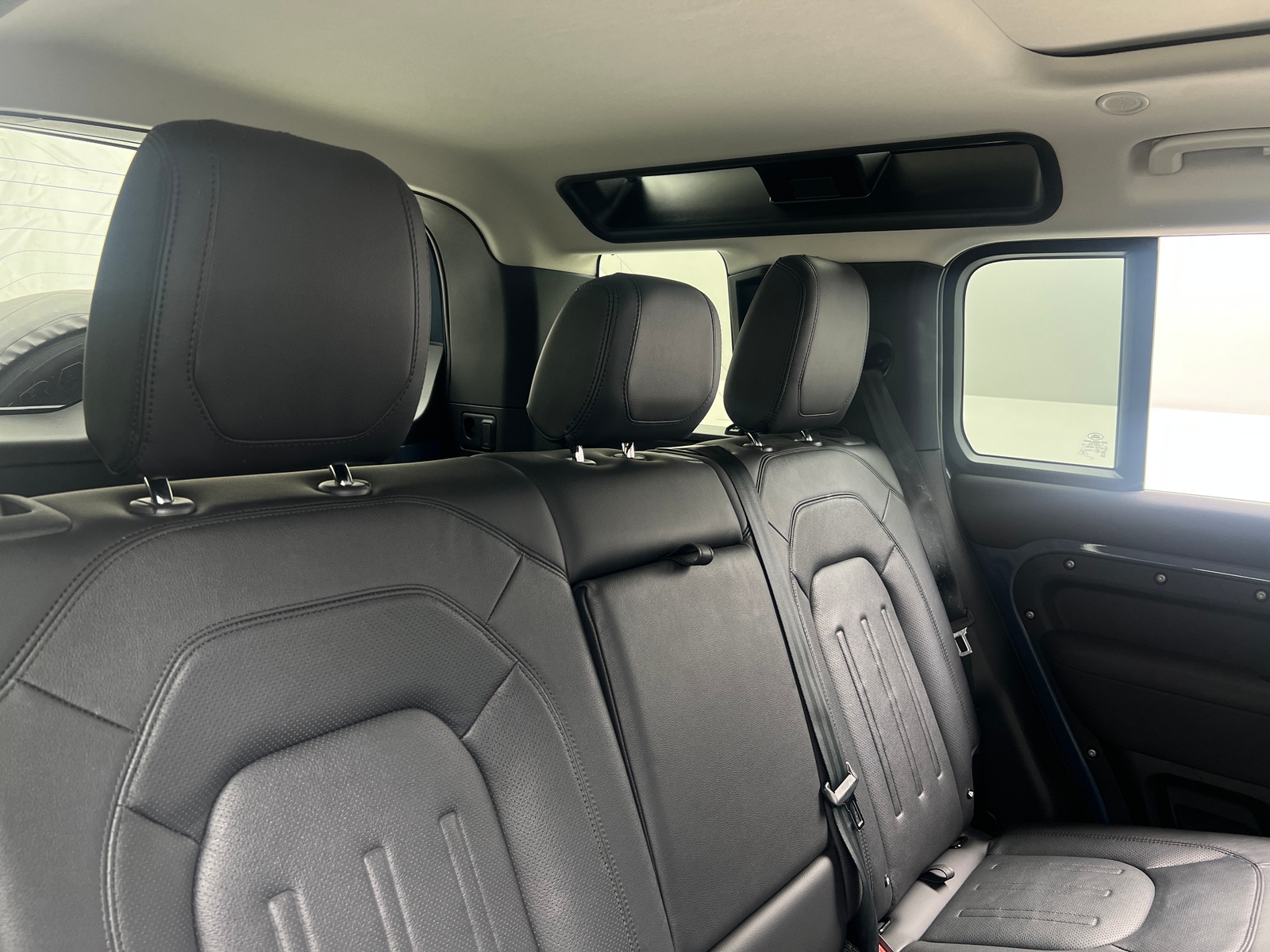 Thumbnail: 2022 Land Rover Defender - 5